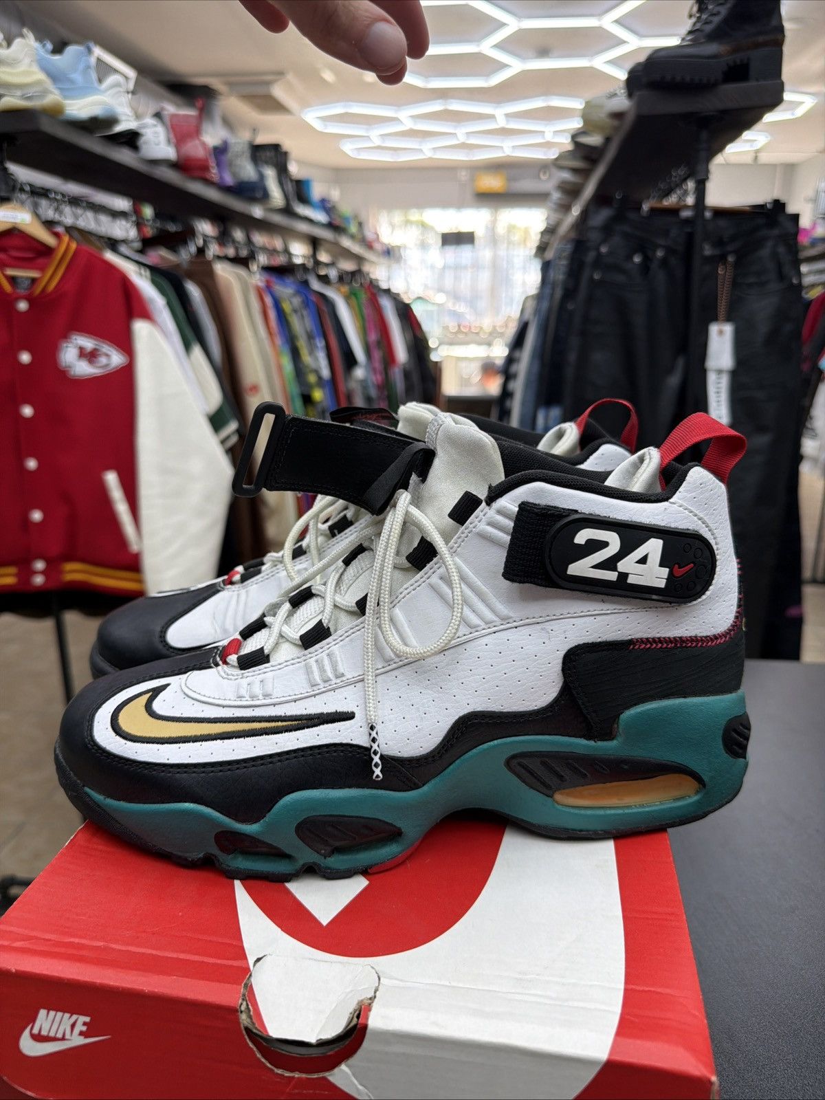 Nike Nike Air Griffey Max 1 Sweetest Swing Mens Size 10 Size US 10 / EU 43 - 9 Thumbnail