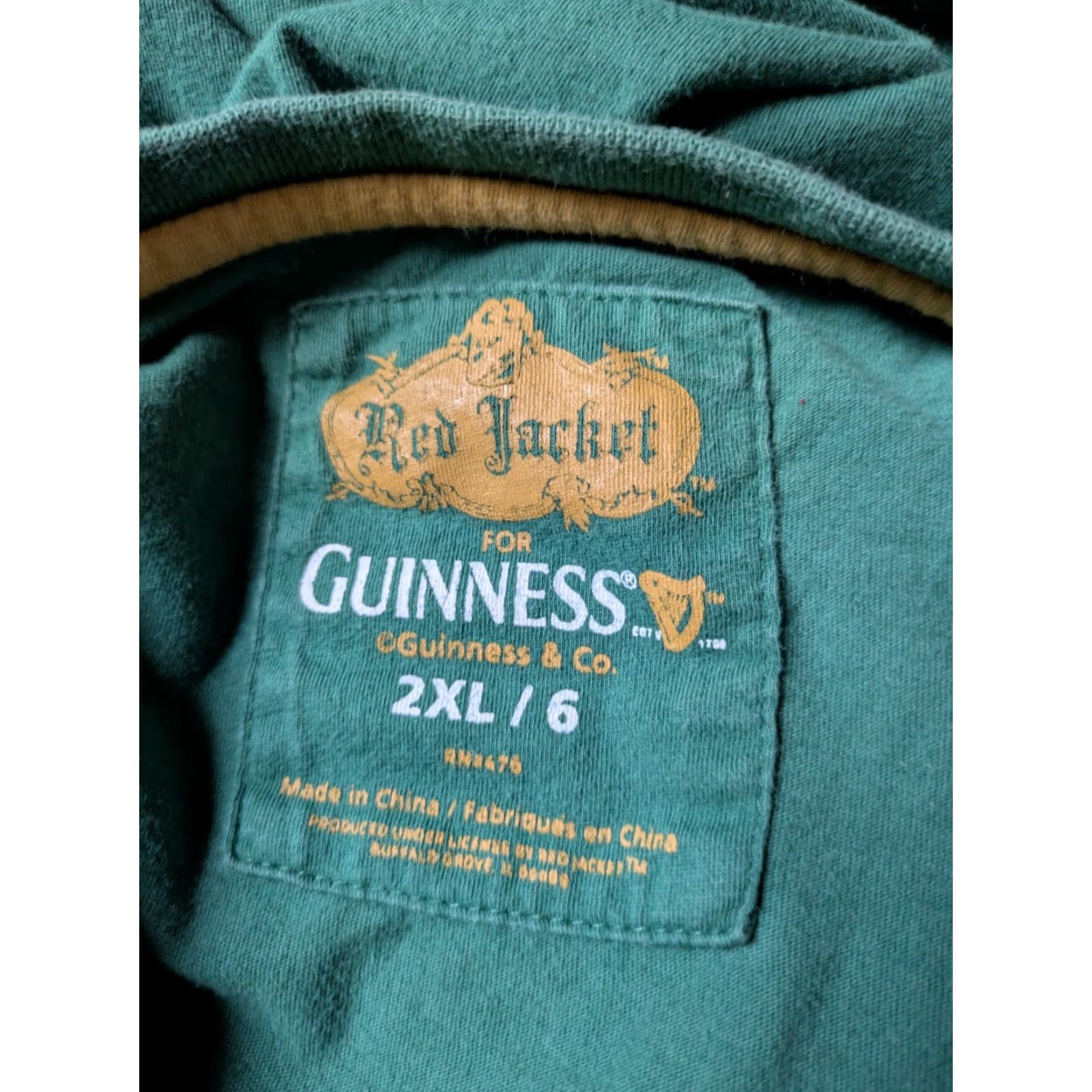 Logo 7 VINTAGE Guinness Red Jacket Quilted Logo T Shirt Unisex Adults 2XL Green Cotton Graphic Tee Beer 90s Mens Women Size US XXL / EU 58 / 5 - 5 Thumbnail