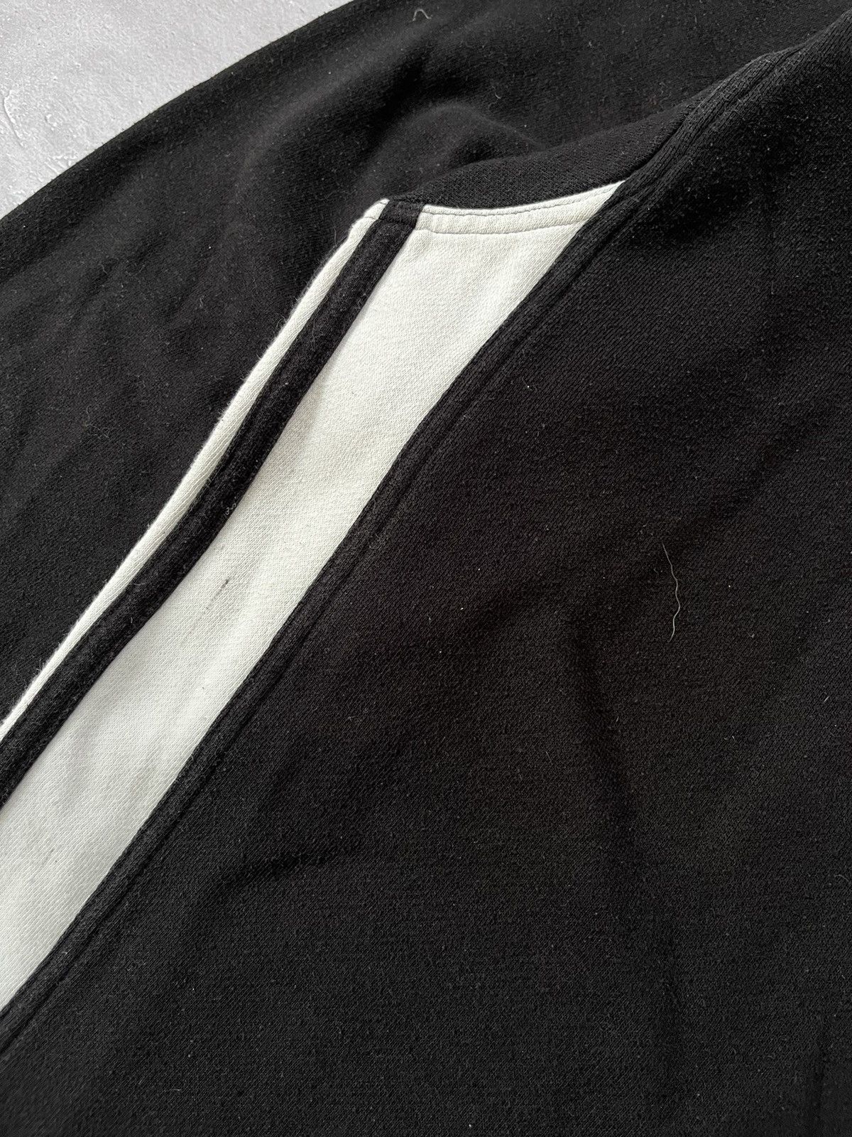 Vintage Y2K Vintage Adidas Sweatshirt Black With Three Stripes Size US L / EU 52-54 / 3 - 5 Thumbnail