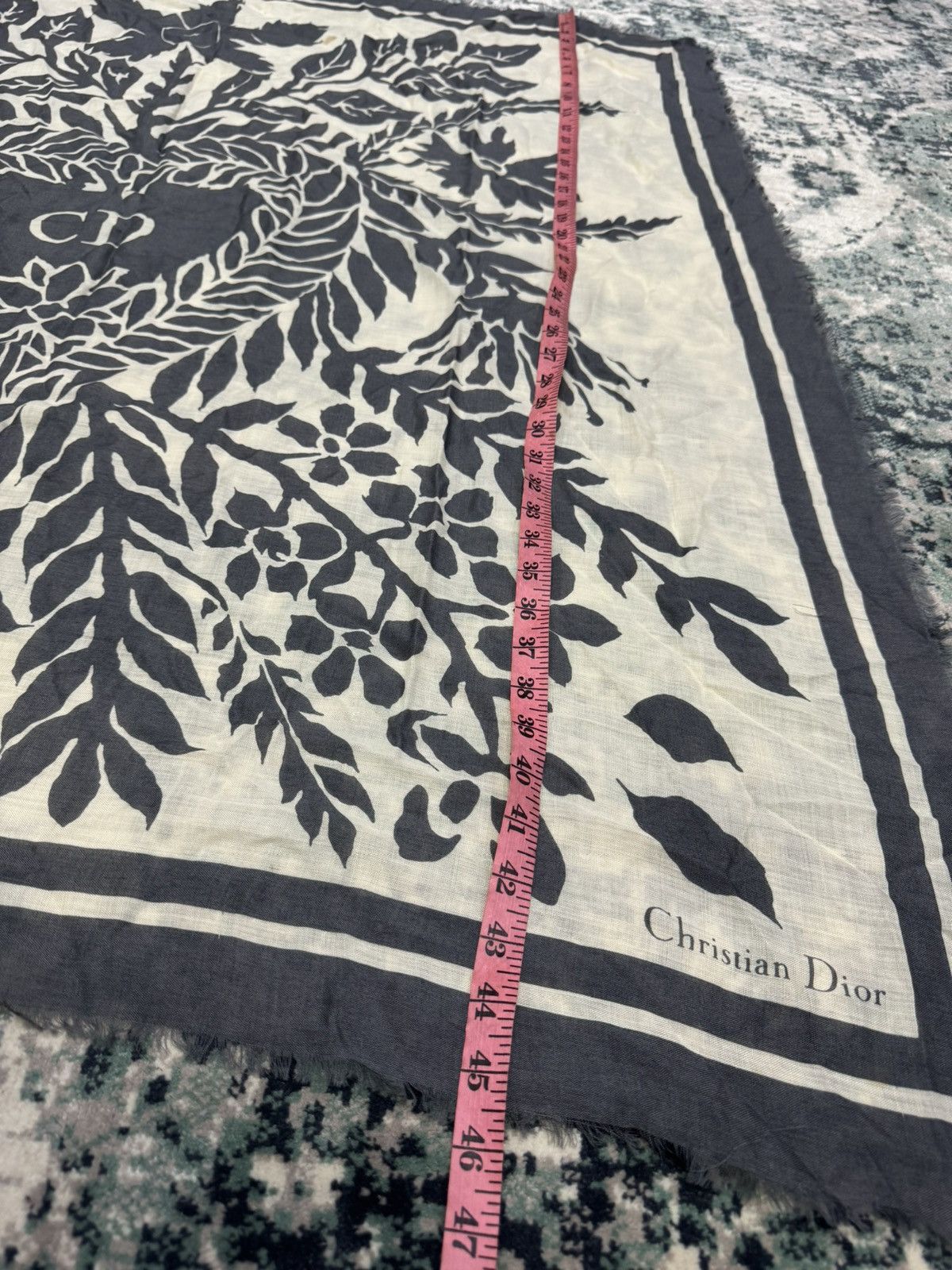 Christian Dior Monsieur VINTAGE CHRISTIAN DIOR LARGE STOLE SCARF 44" x 45.5" Size ONE SIZE - 2 Thumbnail