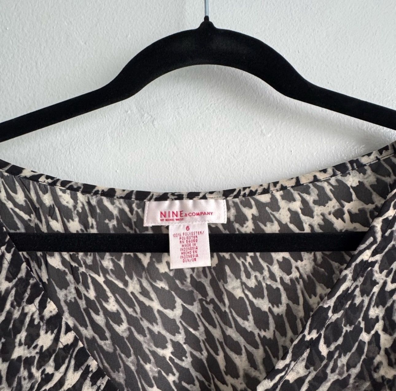 Nine West Nine & Co - Sheer Animal Print Blouse Lightweight V-Neck Top Size M / US 6-8 / IT 42-44 - 2 Thumbnail