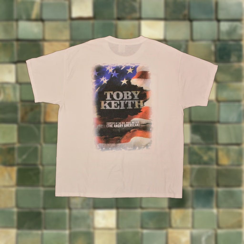 Vintage VINTAGE Men's Delta Pro Weights TShirt 2000s Toby Keith Angry American XL White Graphic Tee 90s Country Mens Size US XL / EU 56 / 4 - 1 Thumbnail