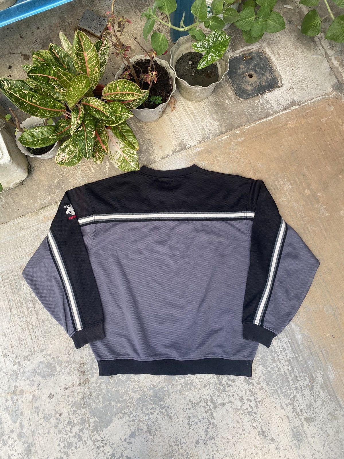 Descente × Japanese Brand × Sports Specialties Vintage Descente Golf Sweater Size US L / EU 52-54 / 3 - 2 Thumbnail