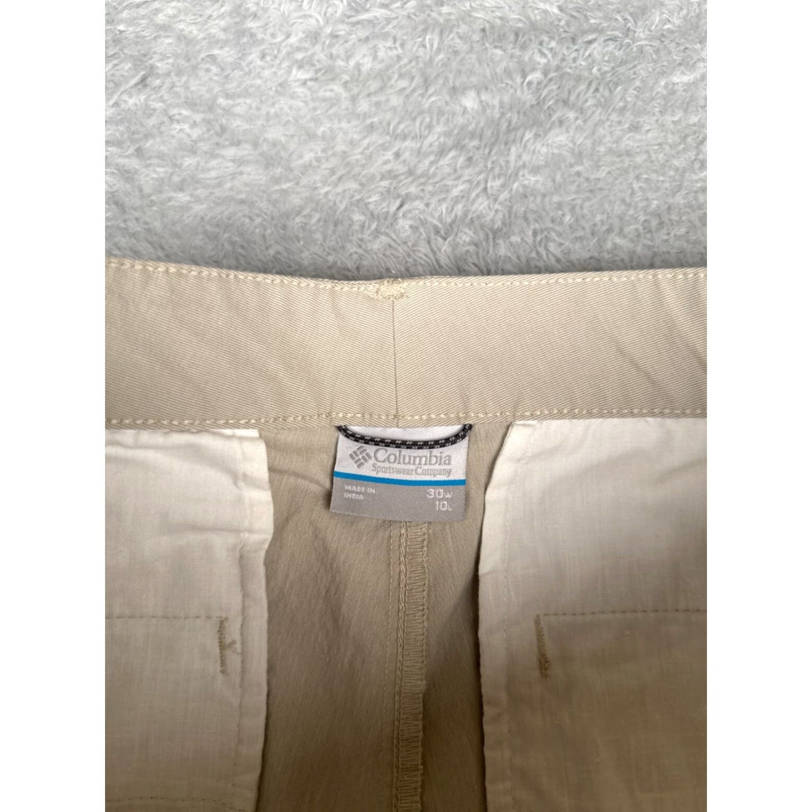 Vintage Columbia Shorts Men 30 Beige Chino Polyester Blend Stretch Active Fit Hike 30x10 | Mens Shorts | Casual Beige Polyester Blend Stretch | 30x10" Size US 30 / EU 46 - 7 Thumbnail