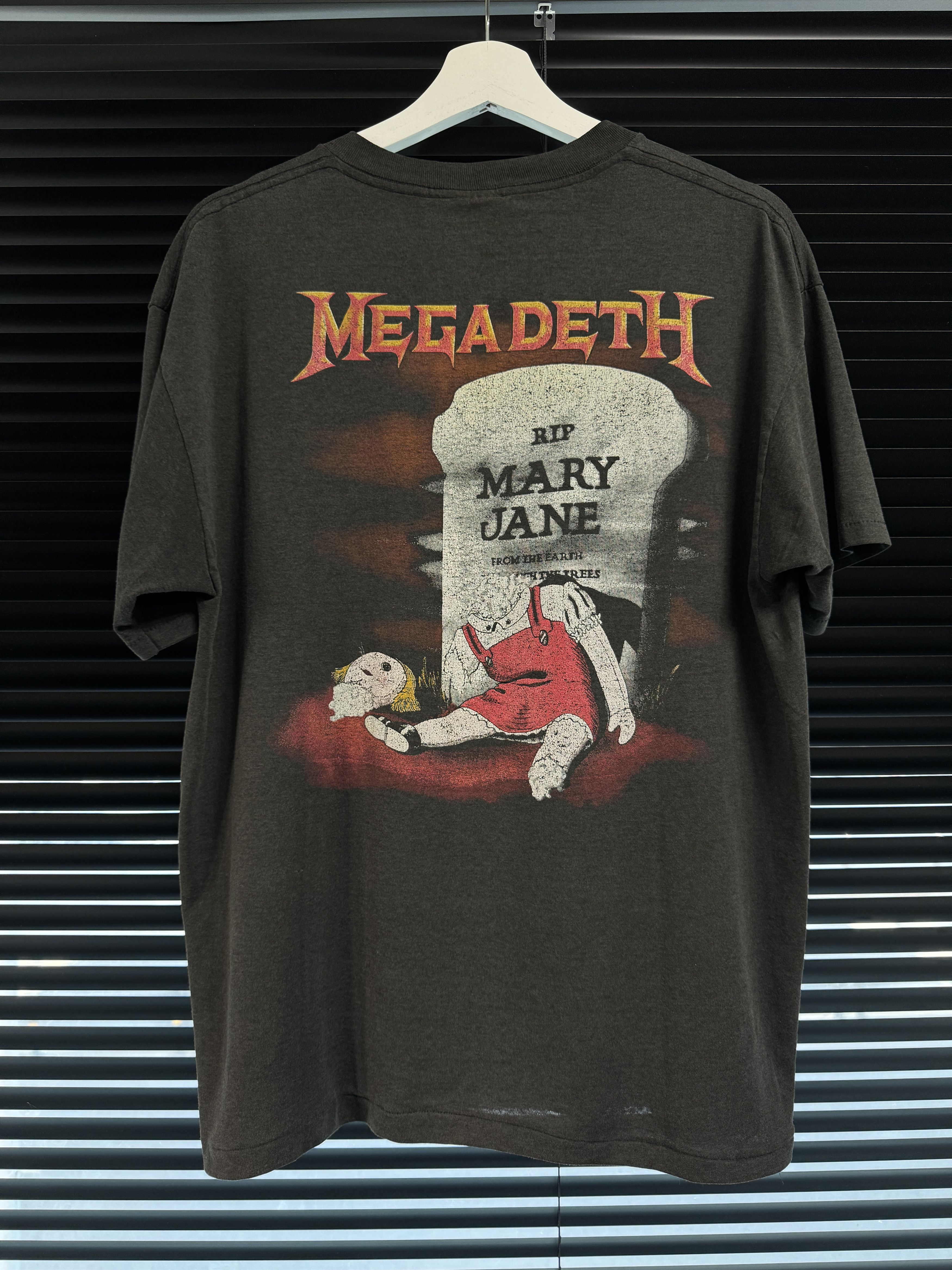 Band Tees 80s Megadeath R.I.P Mary Jane Tshirt Size US XL / EU 56 / 4 - 1 Thumbnail