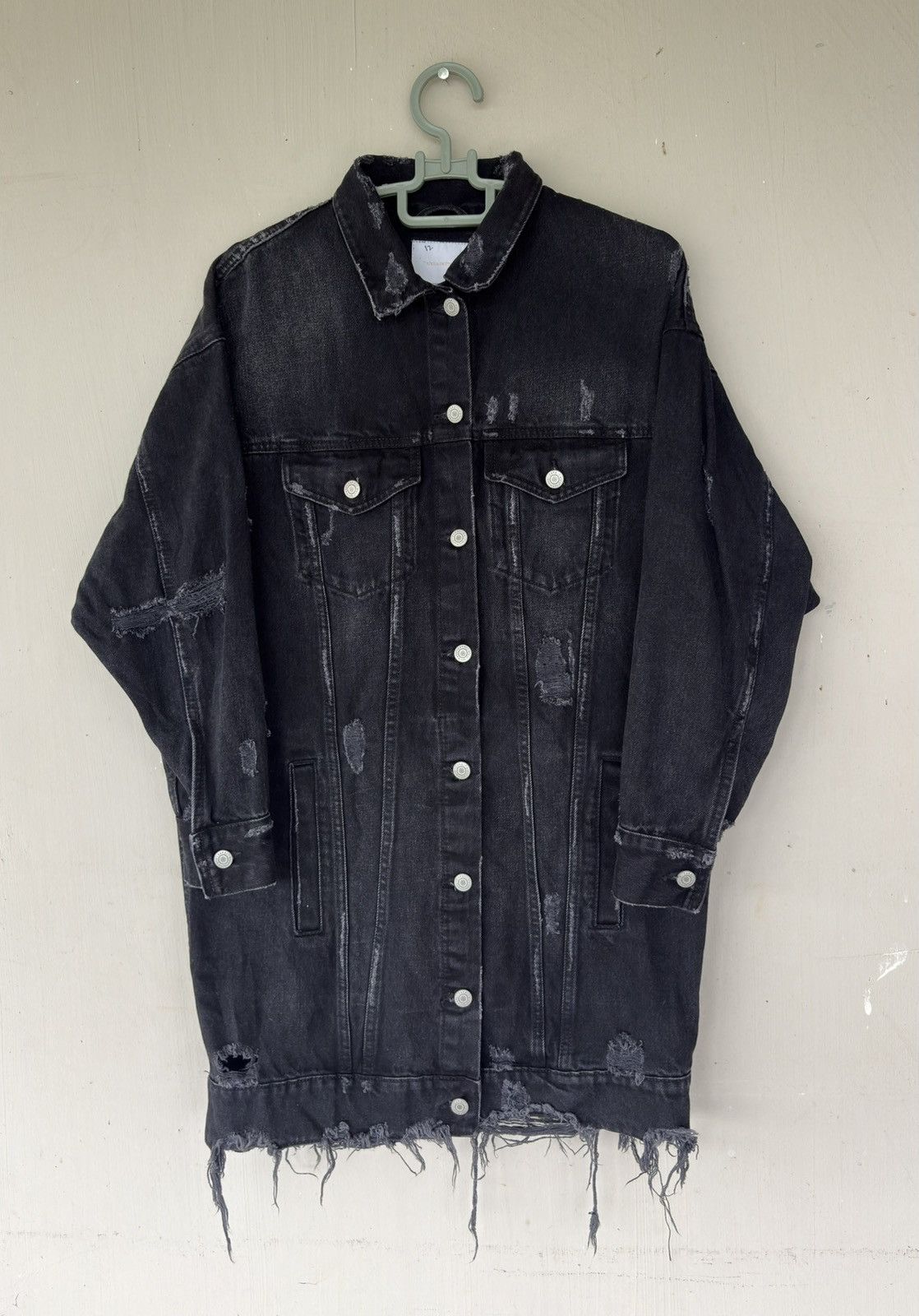 Zara Trafaluc Zara Black Distressed Long Denim Jacket Size US M / EU 48-50 / 2 - 1 Thumbnail