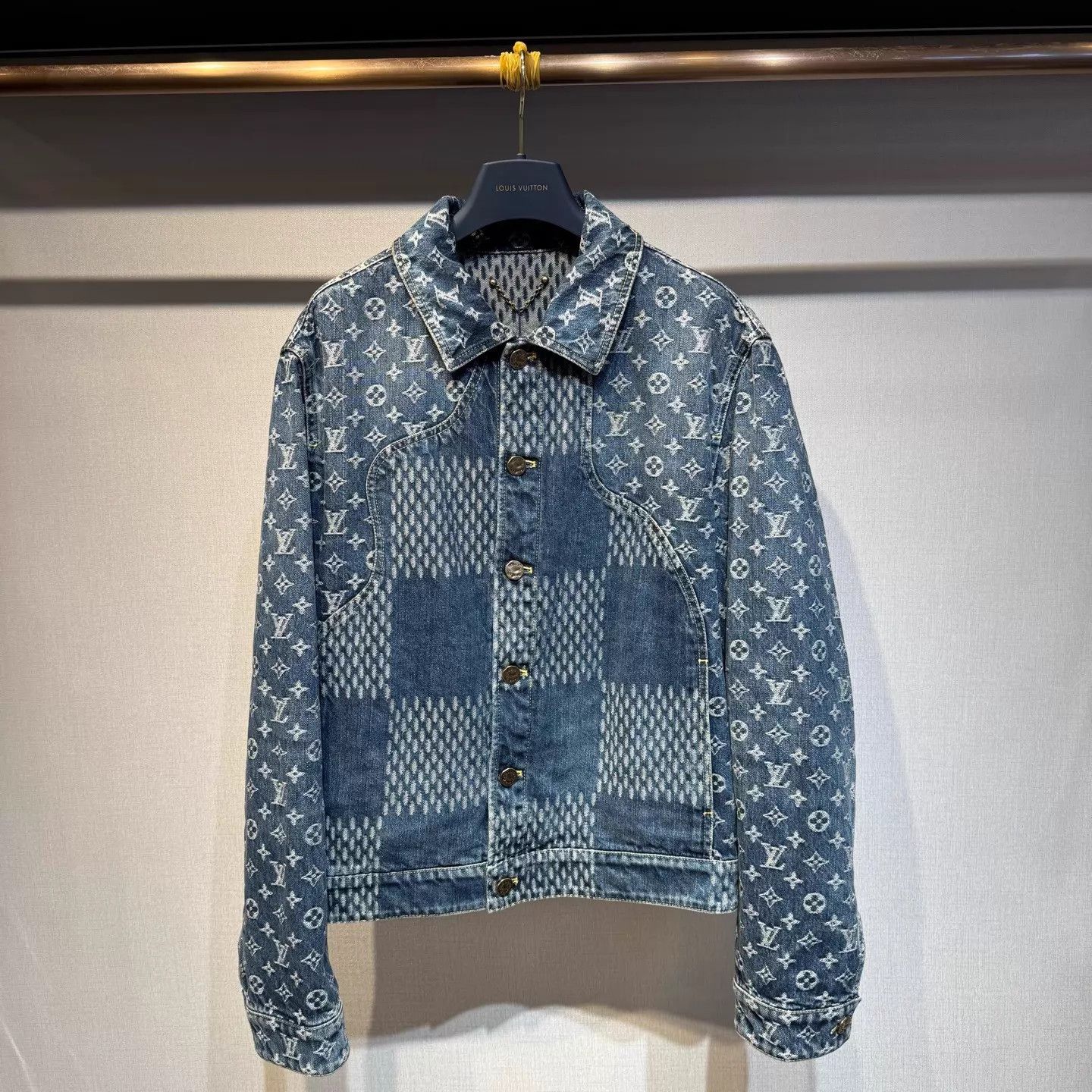 Louis Vuitton Louis Vuitton men's 46 chest 118 length 64 Size US S / EU 44-46 / 1 - 1 Thumbnail