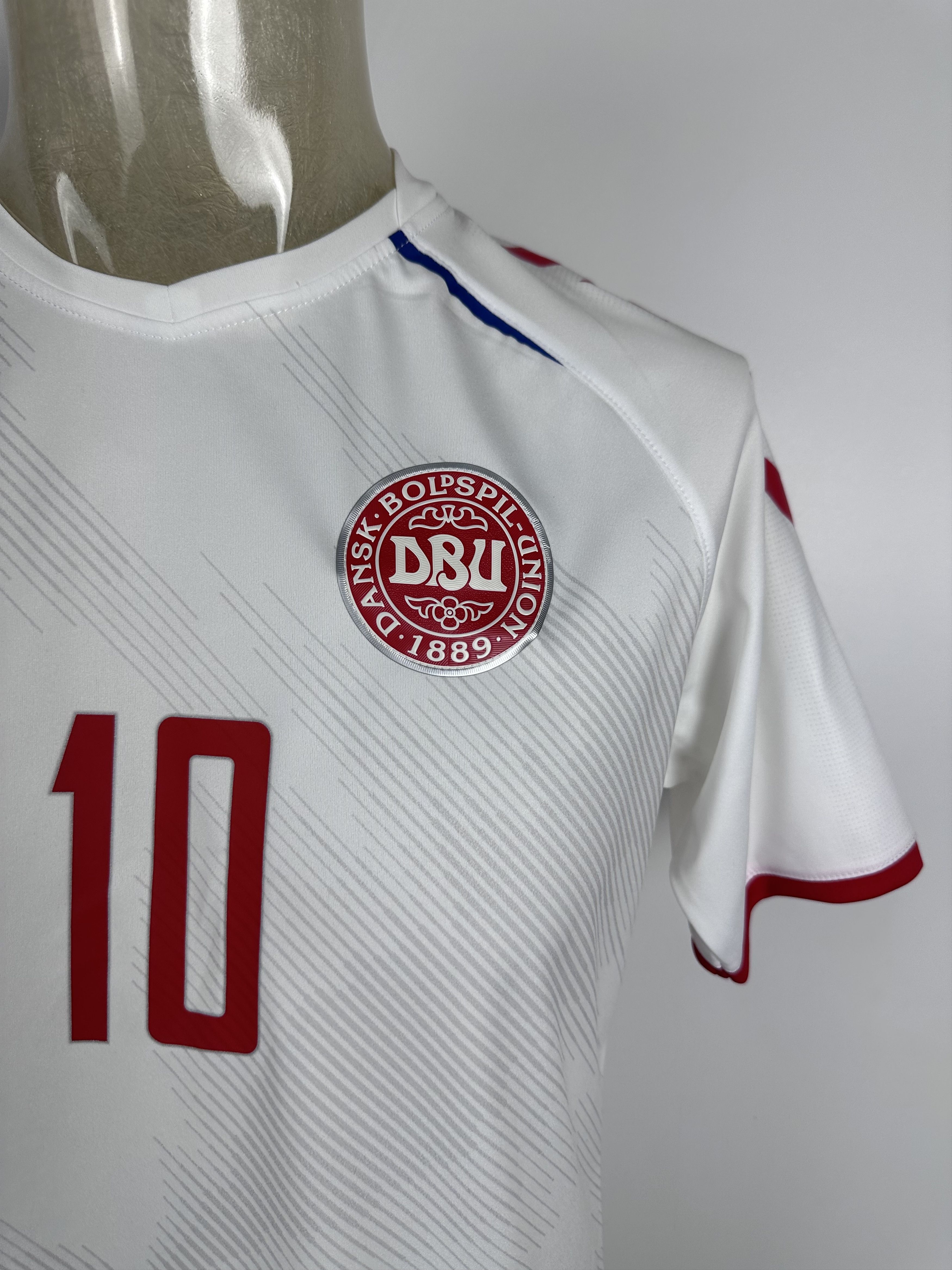 Hummel DENMARK 2022 2023 FOOTBALL SHIRT SOCCER JERSEY #10 ERIKSEN Size US M / EU 48-50 / 2 - 5 Thumbnail
