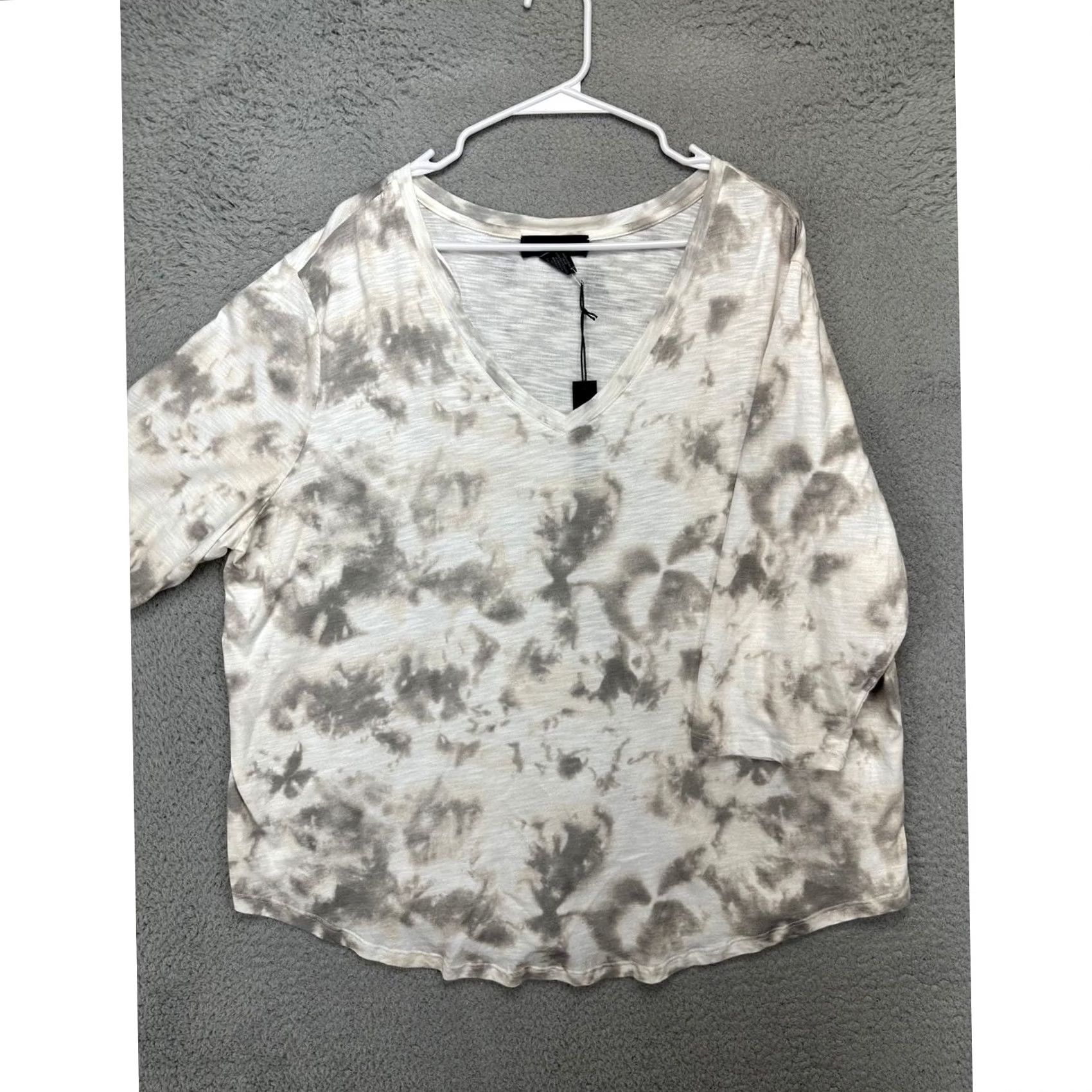 Vintage Tahari Top Womens 2X Plus White Grey Tie-Dye V-Neck Blouse Size XXL / US 16-18 / IT 52-54 - 6 Thumbnail