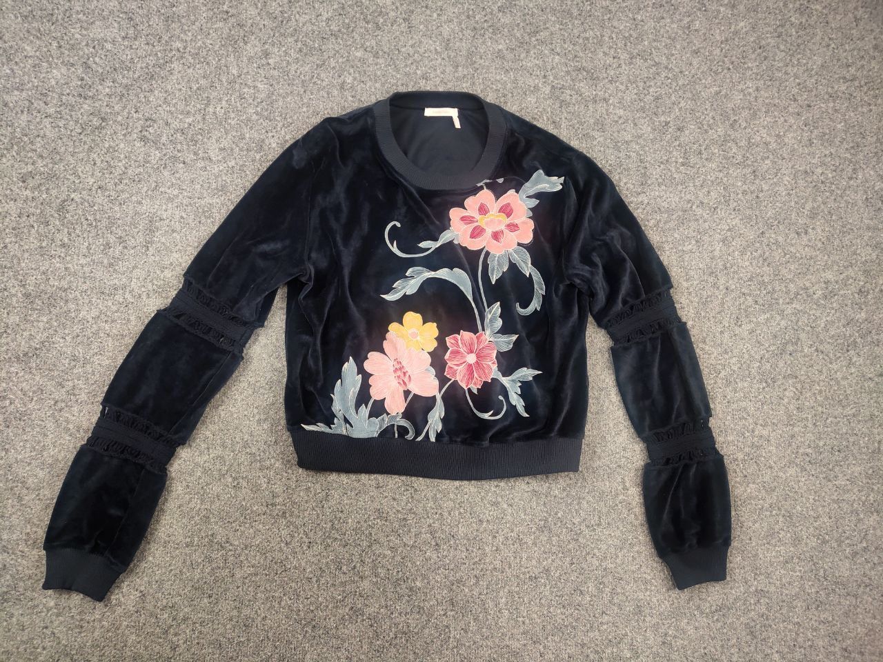 Chloe See by Chloe Floral Velour Crochet Sleeve Pullove Sweatshirt Size L / US 10 / IT 46 - 4 Thumbnail