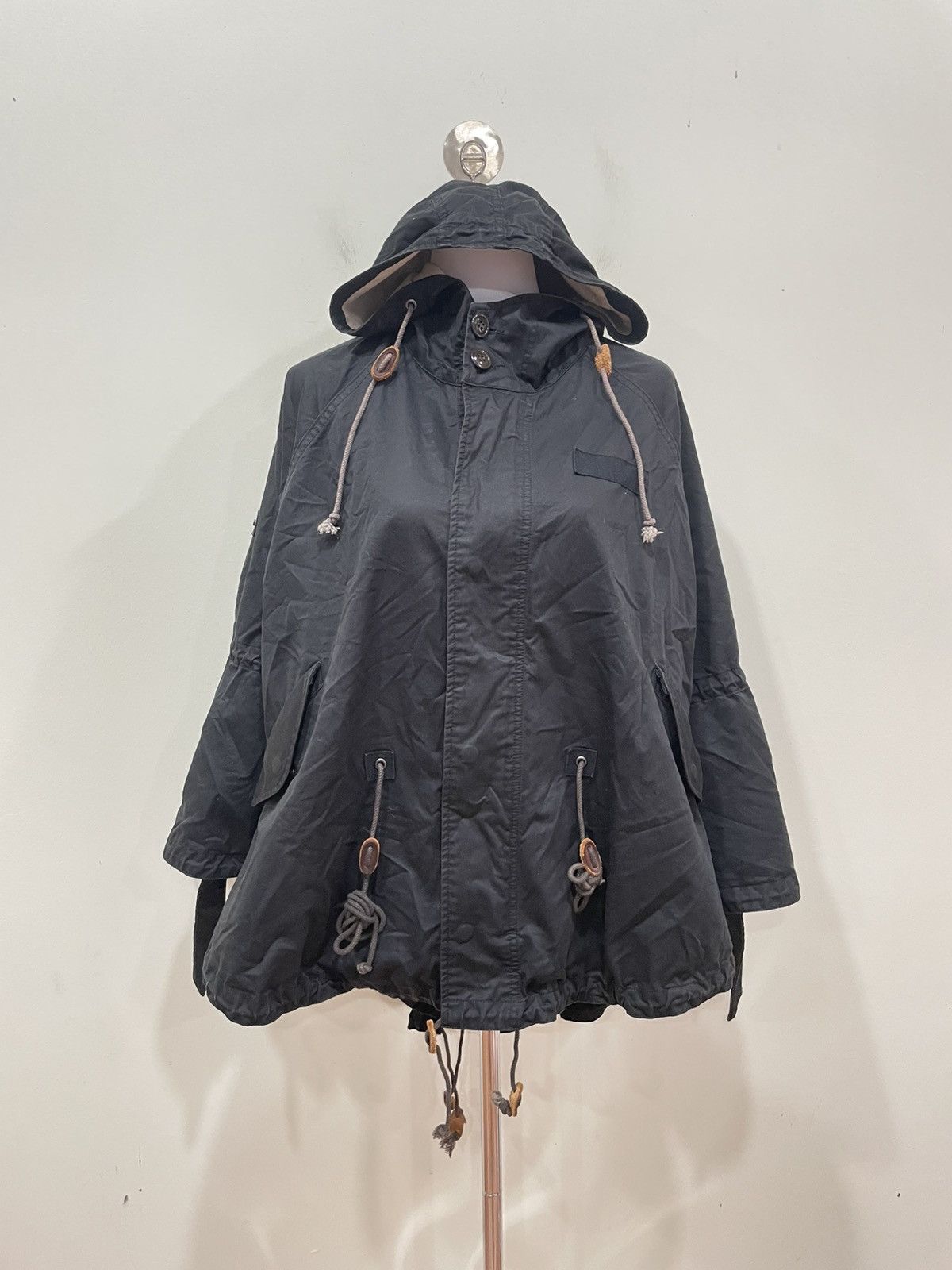 Johnbull Sleeveless Cape with hoodie