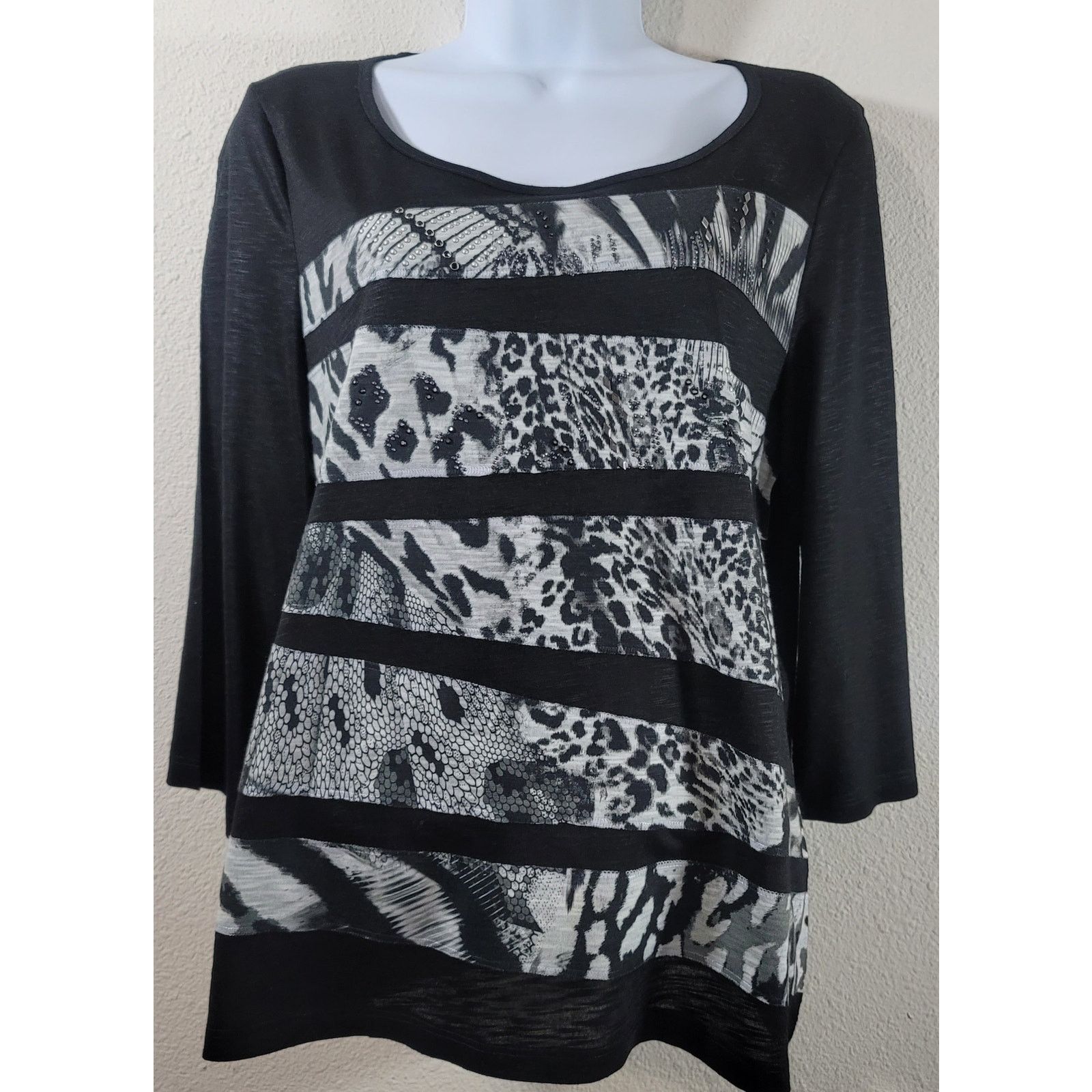Chicos Chico's Black Gray Animal Print Beading Top 1 Medium NWOT Size M / US 6-8 / IT 42-44 - 1 Thumbnail