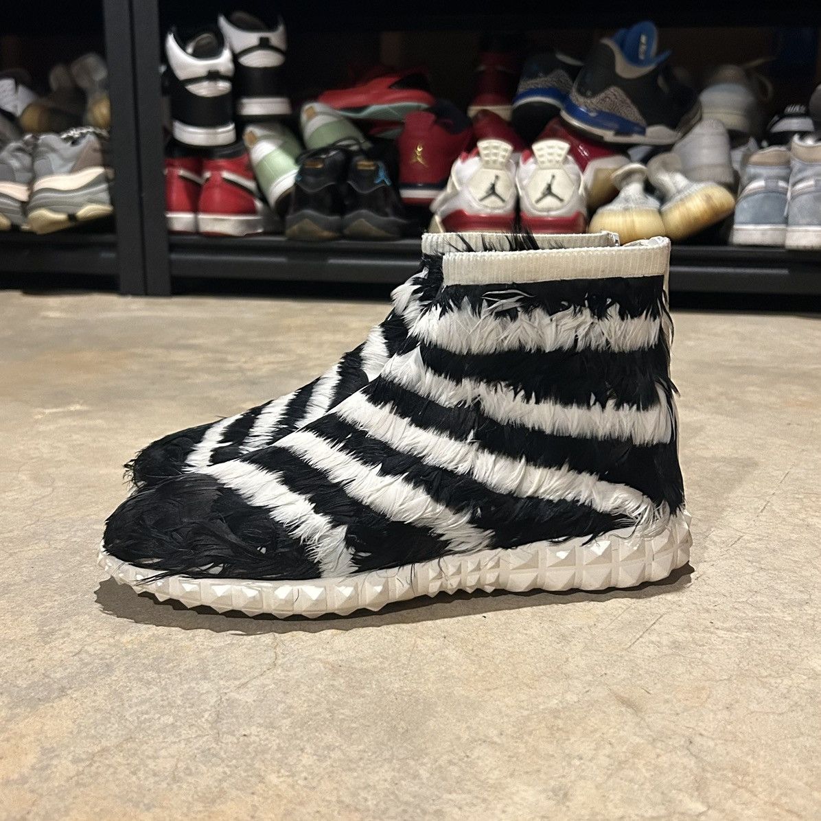 Designer × Valentino Valentino Garavani Feather Embellished Sneakers US 7.5 Size US 7.5 / EU 40-41 - 2 Thumbnail