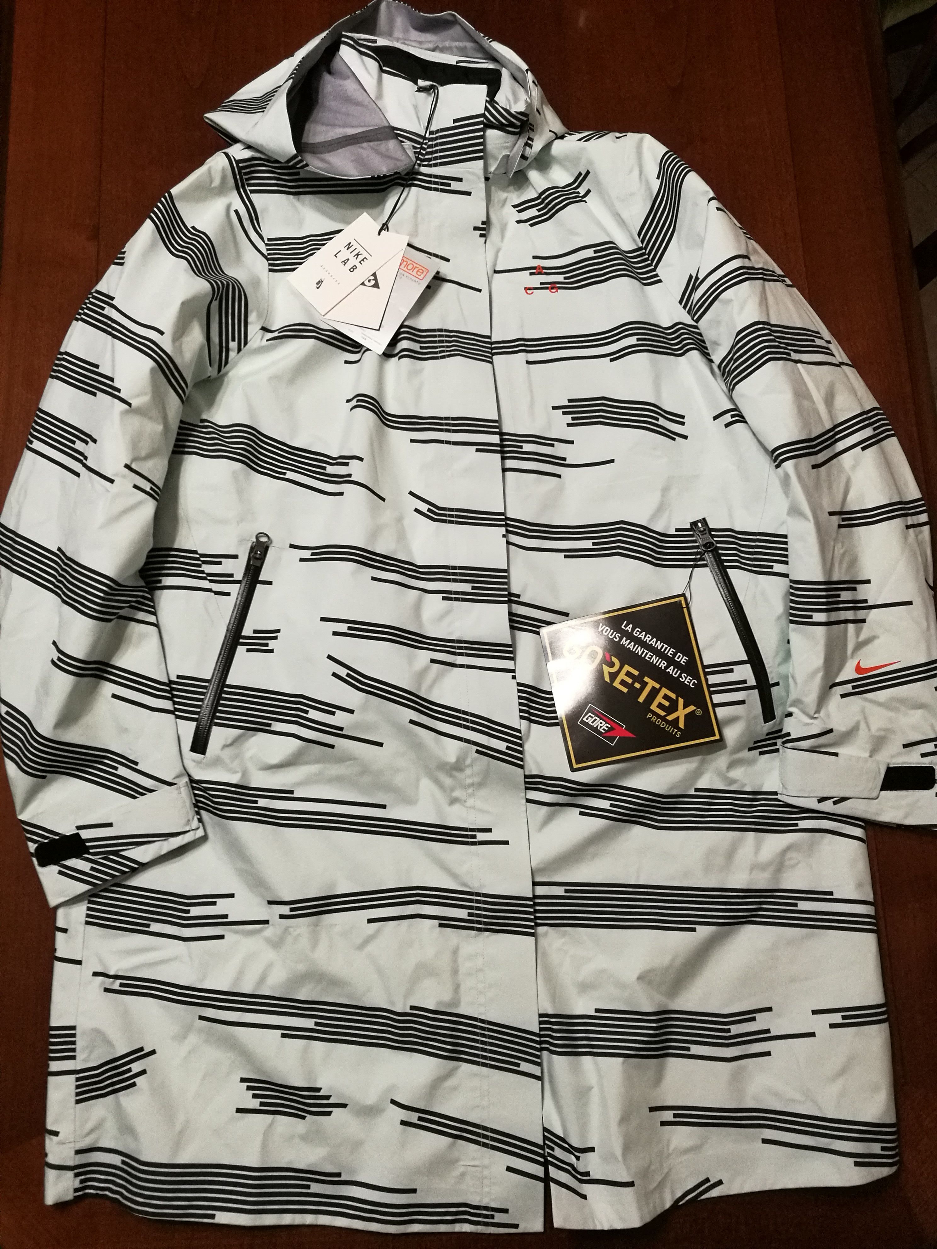 Nikelab ACG GORE-TEX Barely Green Jacket WMNS L 924079-372
