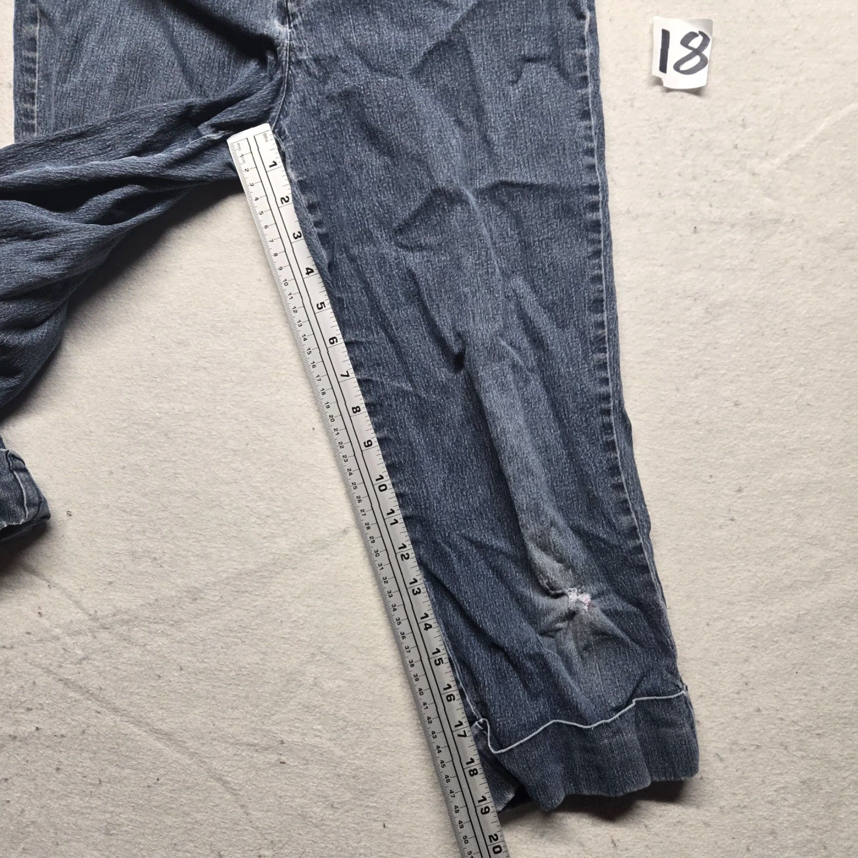 Vintage Bandolino Jeans Capris Denim Blue Stretch 6 Women Adult Regular 5-Pocket Blue Denim Bandolino Size 28" / US 6 / IT 42 - 6 Thumbnail