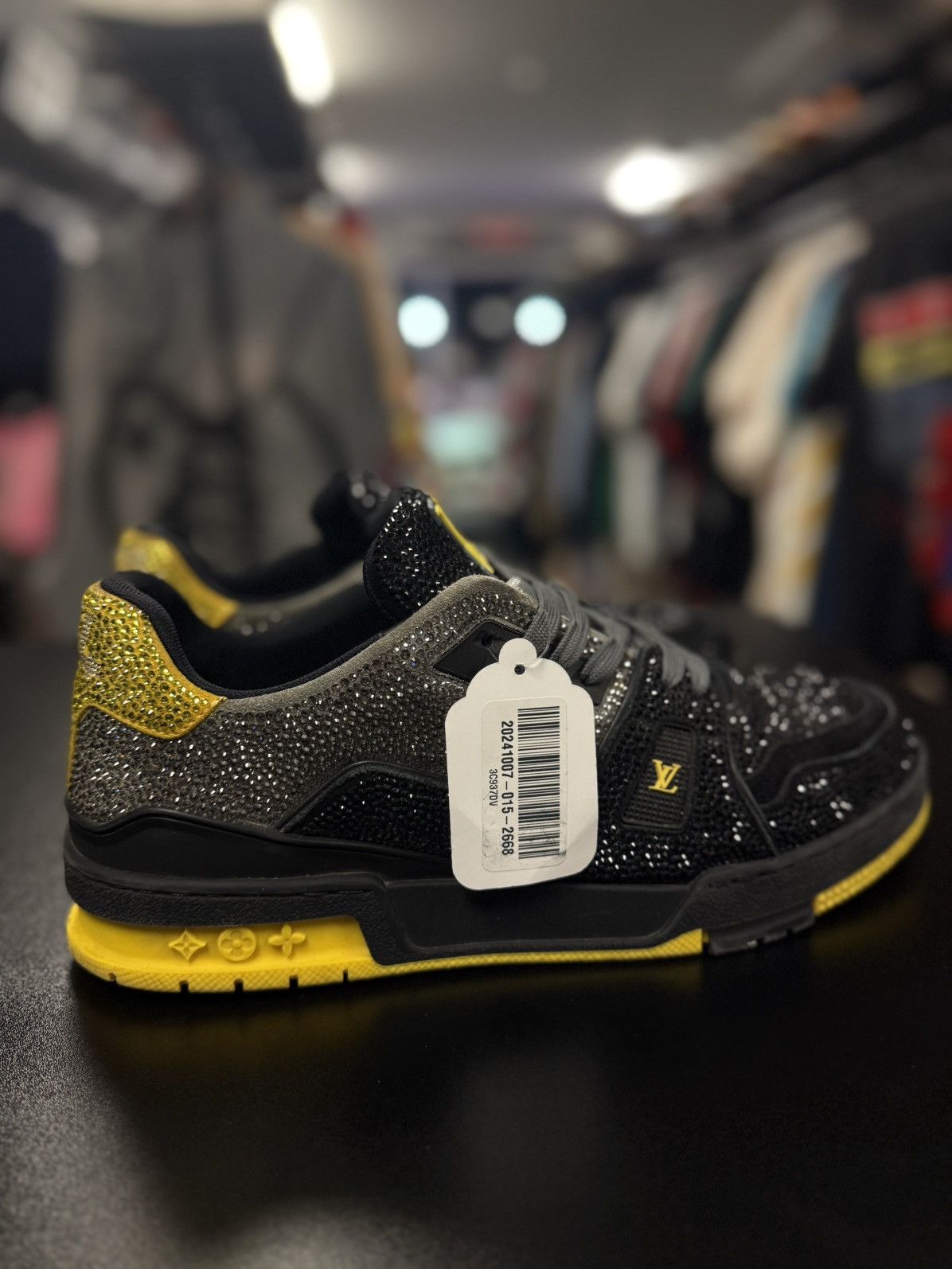 Louis Vuitton × Swarovski Louis Vuittion Swarovski Crystal Trainer 9LV/10US $5800 Size US 10 / EU 43 - 7 Thumbnail