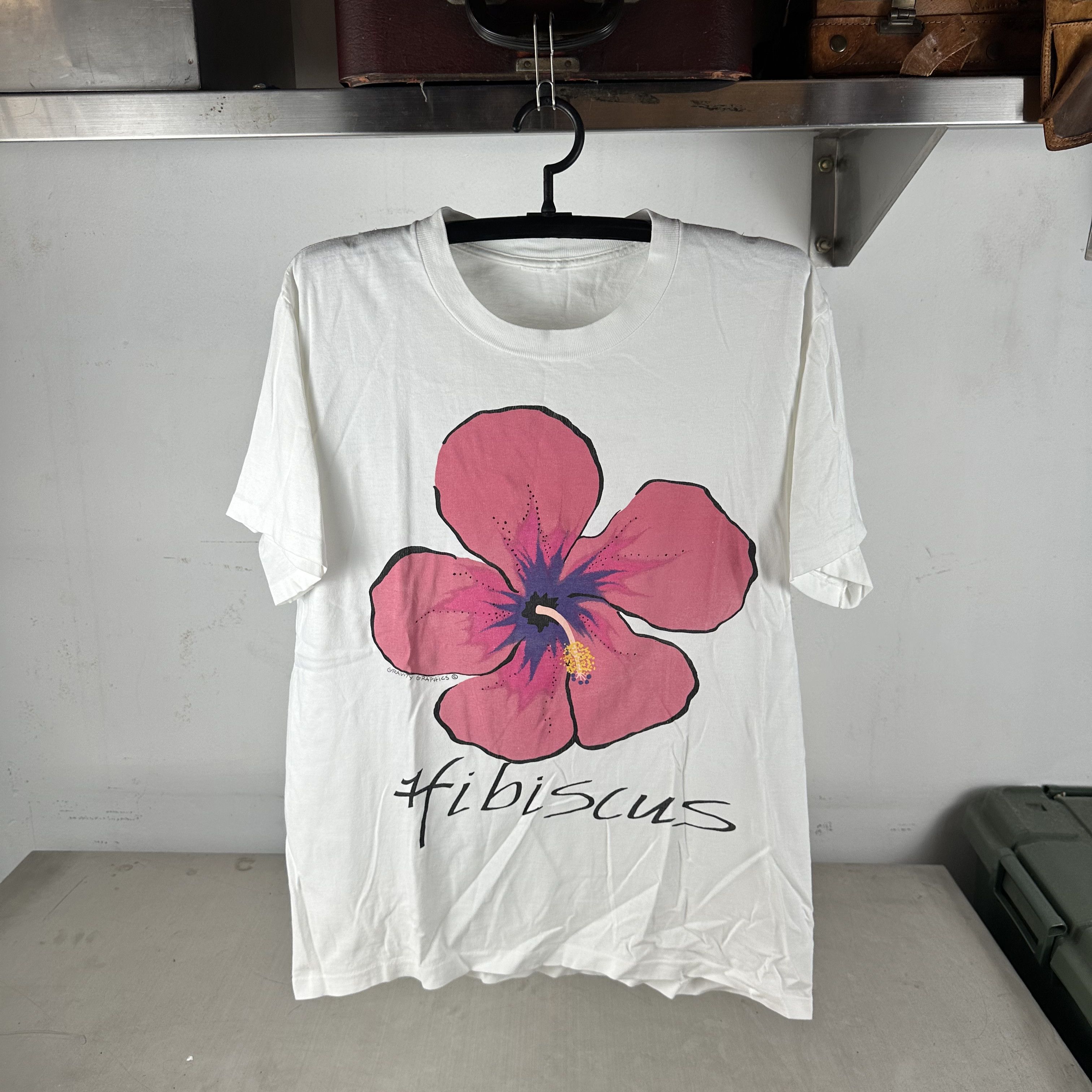 Vintage Vintage 90s Hibiscus Flower Gravity Graphics Artwork T-shirt Size US L / EU 52-54 / 3 - 1 Thumbnail