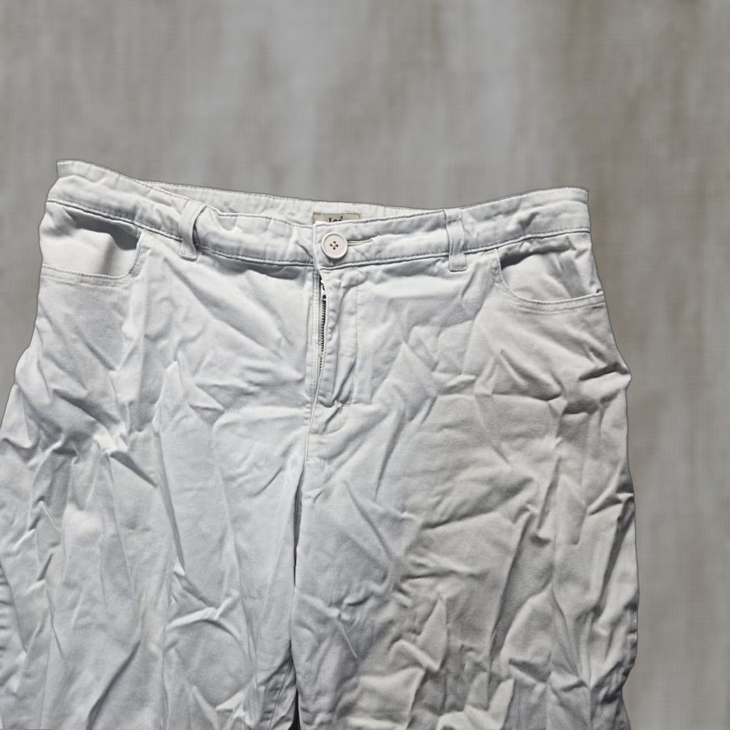 Lee LEE Chino Pants Woman 16 Beige Straight Leg Khaki Cotton-Blend Spandex 26.5in Inseam Regular Size 16M Modern Fit Pockets Size 38" / US 16 / IT 52 - 1 Thumbnail