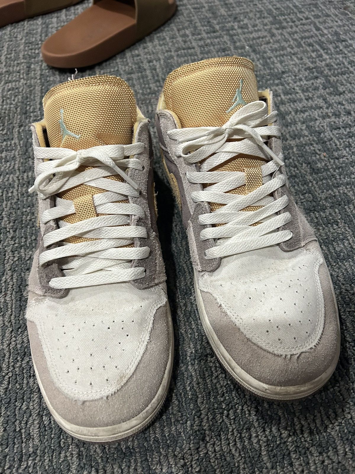 Jordan Brand × Nike Jordan 1 low SE craft Size US 10 / EU 43 - 2 Thumbnail