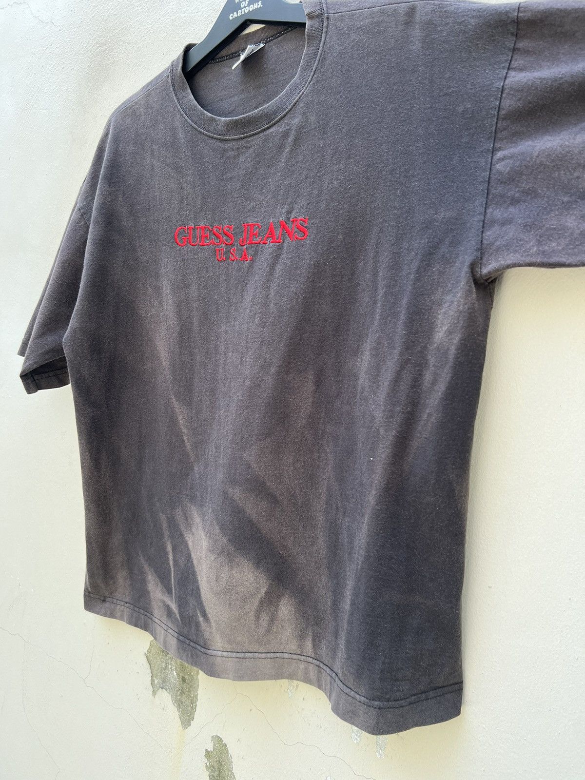 Guess Vintage 90s Guess Uneven Embroidery Spell Out Sun Faded tee Size US XL / EU 56 / 4 - 9 Thumbnail