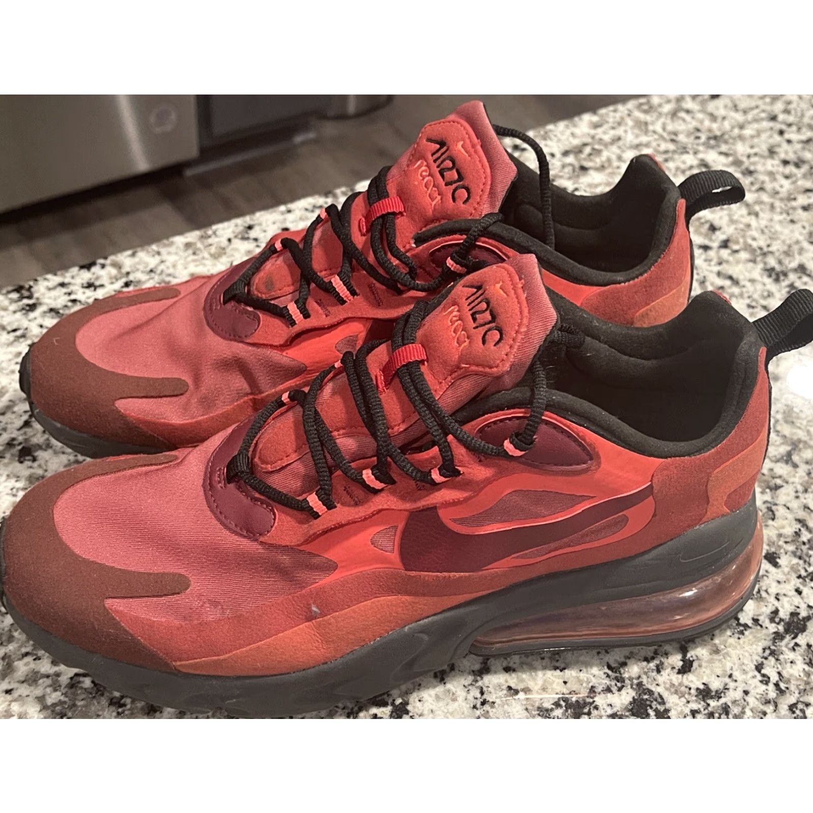 Nike Nike Air Max 270 React Sneaker Men Red 9 US University Red 2020 CI3866-600 Size US 9 / EU 42 - 3 Thumbnail