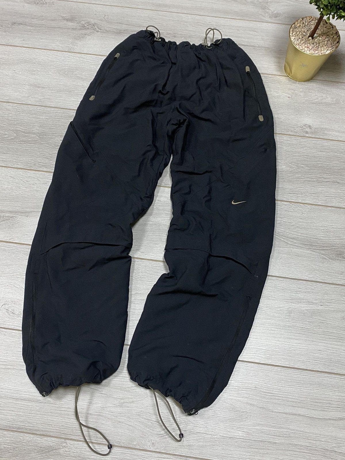 Nike Nike vintage nylon parachute wide pants ninja Size US 32 / EU 48 - 2 Thumbnail