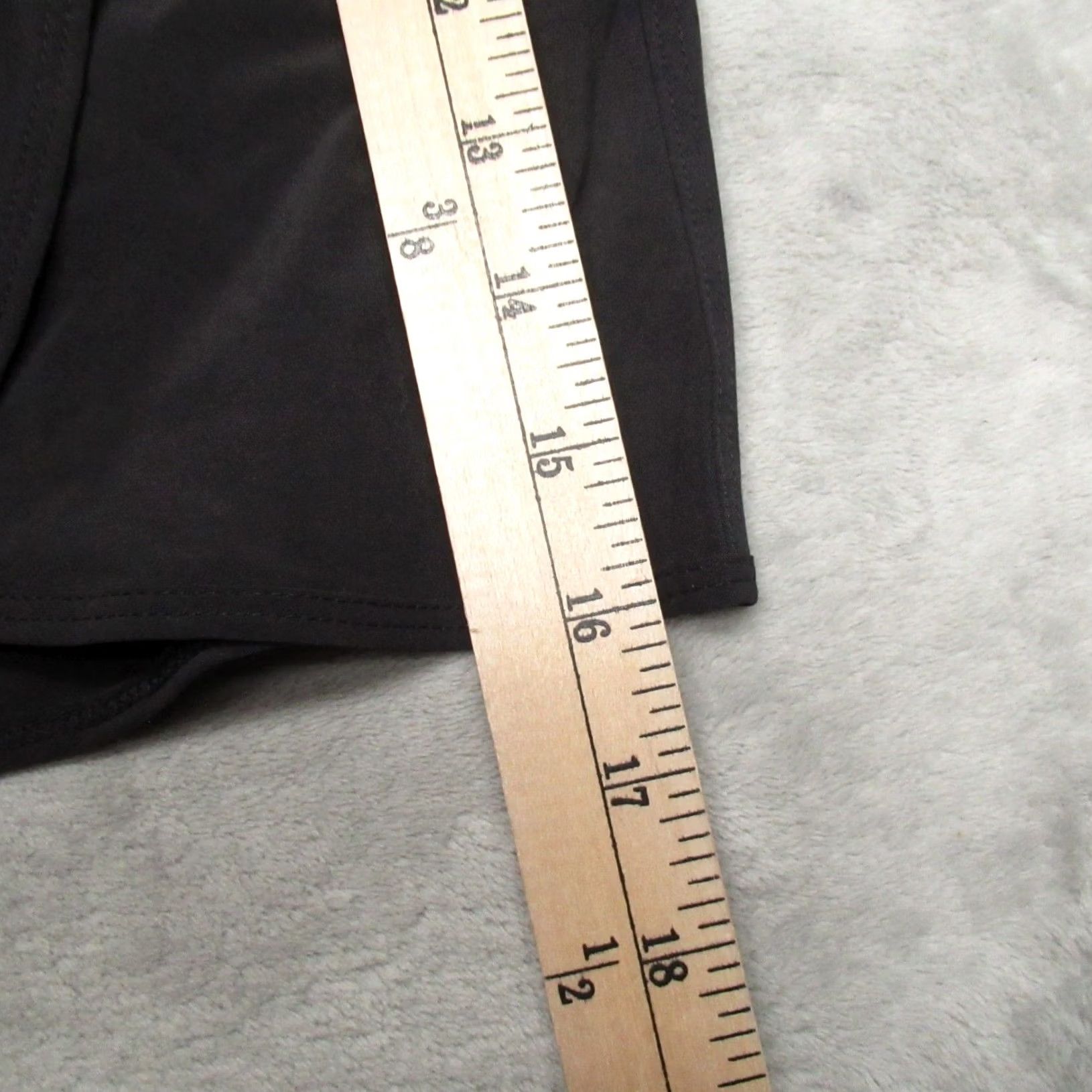Patagonia Patagonia Skort Womens Small Black Wrap Drawstring Waist Elastic Zip Pocket Lightweight Athletic Activewear Casual Travel"} Size 28" / US 6 / IT 42 - 3 Thumbnail