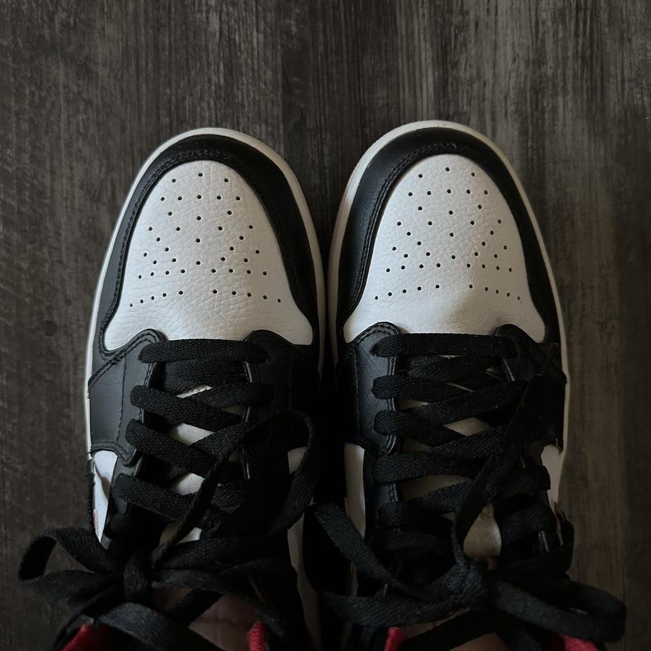 Jordan Brand × Nike Air Jordan 1 Mid Size US 8.5 / EU 41-42 - 2 Thumbnail