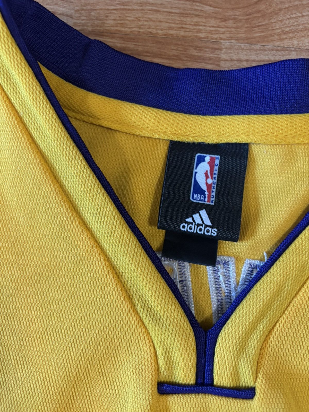 Adidas Vintage Adidas Kobe Bryant Lakers yellow sz XL jersey Size US XL / EU 56 / 4 - 3 Thumbnail