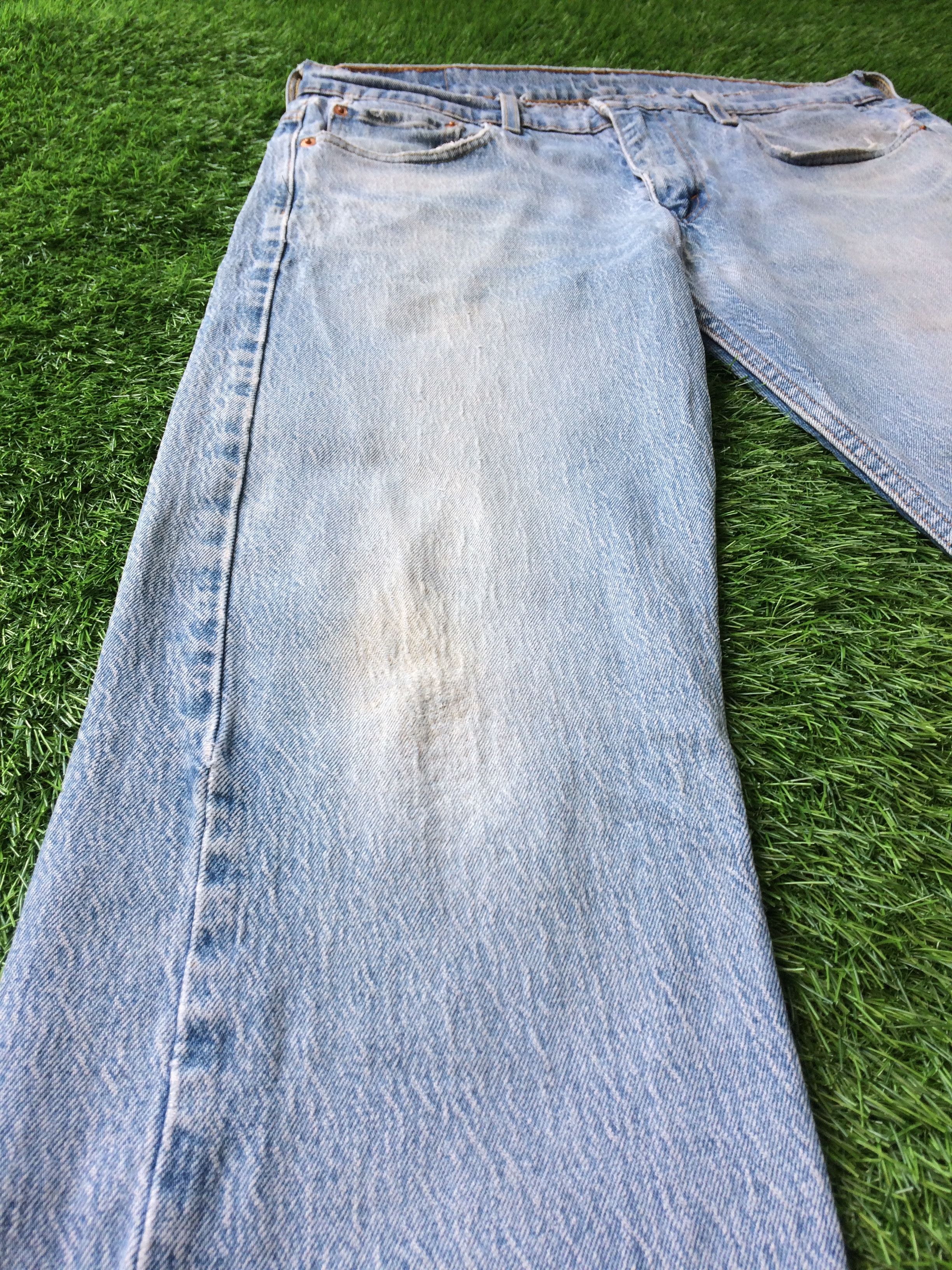 Jean Distressed Light Wash Levis 569 Jeans D-760 Size US 31 - 6 Thumbnail
