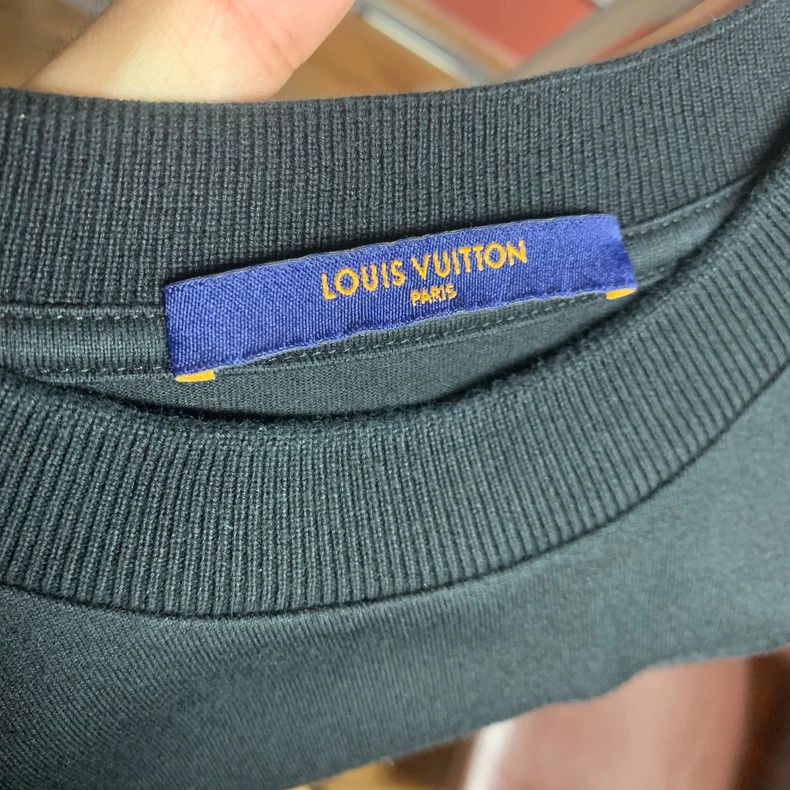 Louis Vuitton Louis Vuitton Black gesture short sleeves Size US S / EU 44-46 / 1 - 3 Thumbnail