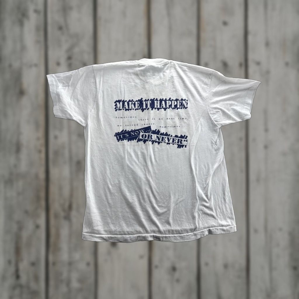Vintage VINTAGE Oneita Saugatuck Shirt Mens Large White Graphic Print T-Shirt 90s Made USA Size US L / EU 52-54 / 3 - 1 Thumbnail