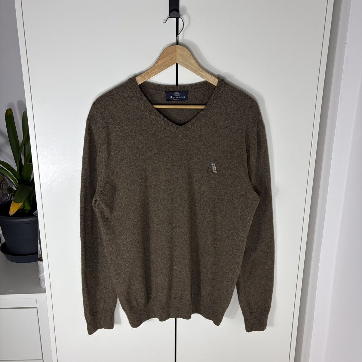 Aquascutum Vintage Aquascutum London V-Neck Brown Wool Sweater Luxury Size US L / EU 52-54 / 3 - 1 Thumbnail