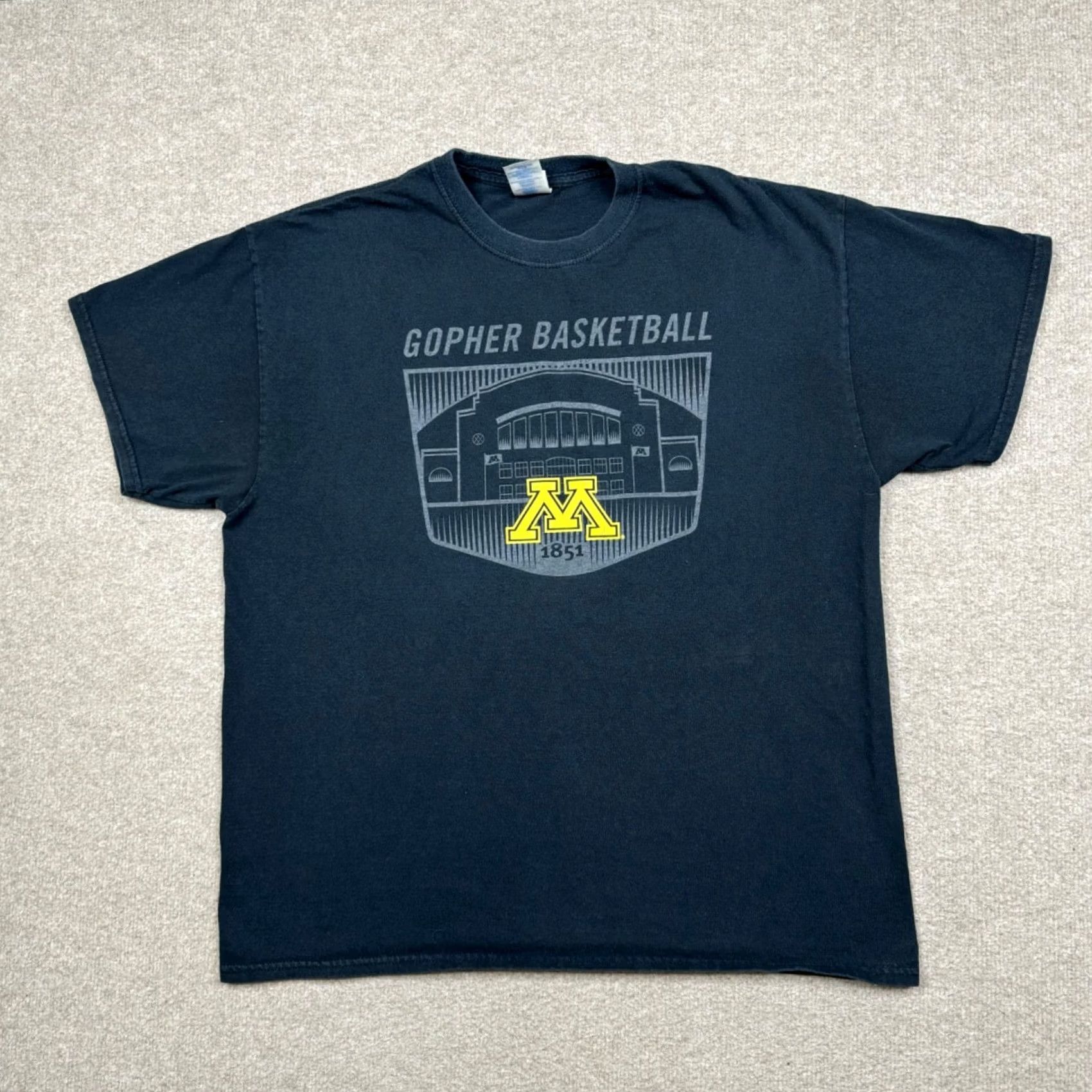 Gildan VINTAGE Gildan Minnesota Gophers T Shirt Men XL Black Shirt Adults XL Black Basketball Mens 90s Size US XL / EU 56 / 4 - 2 Thumbnail