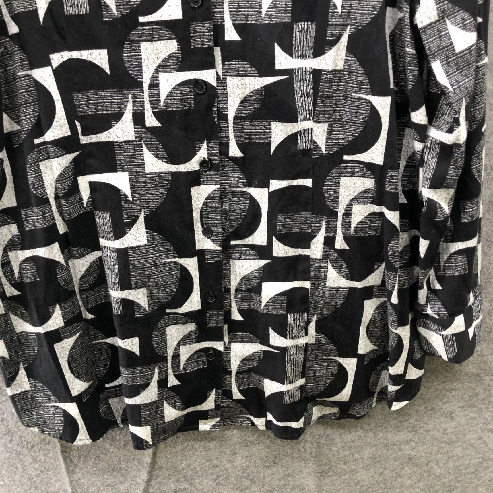 Vintage Chico's Printed Button Down Shirt Womens L Black Long Sleeve Relaxed Button-Up Casual Workwear Geometric Pattern Size L / US 10 / IT 46 - 4 Thumbnail