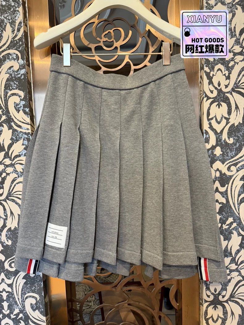 Thom Browne Grey Pleated Skirt by Thom Browne-dmc Size 42" / US 20 - 1 Thumbnail
