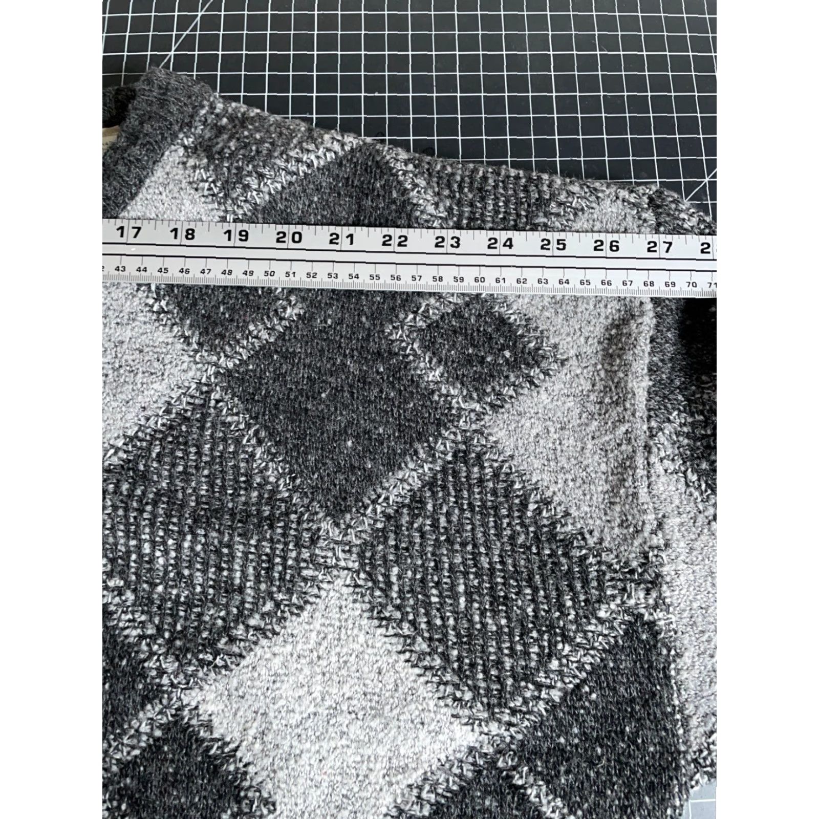 Haggar VINTAGE Haggar Sweater Men XL Black Gray Argyle Diamond Chunky Knit Italy Size US XL / EU 56 / 4 - 7 Thumbnail