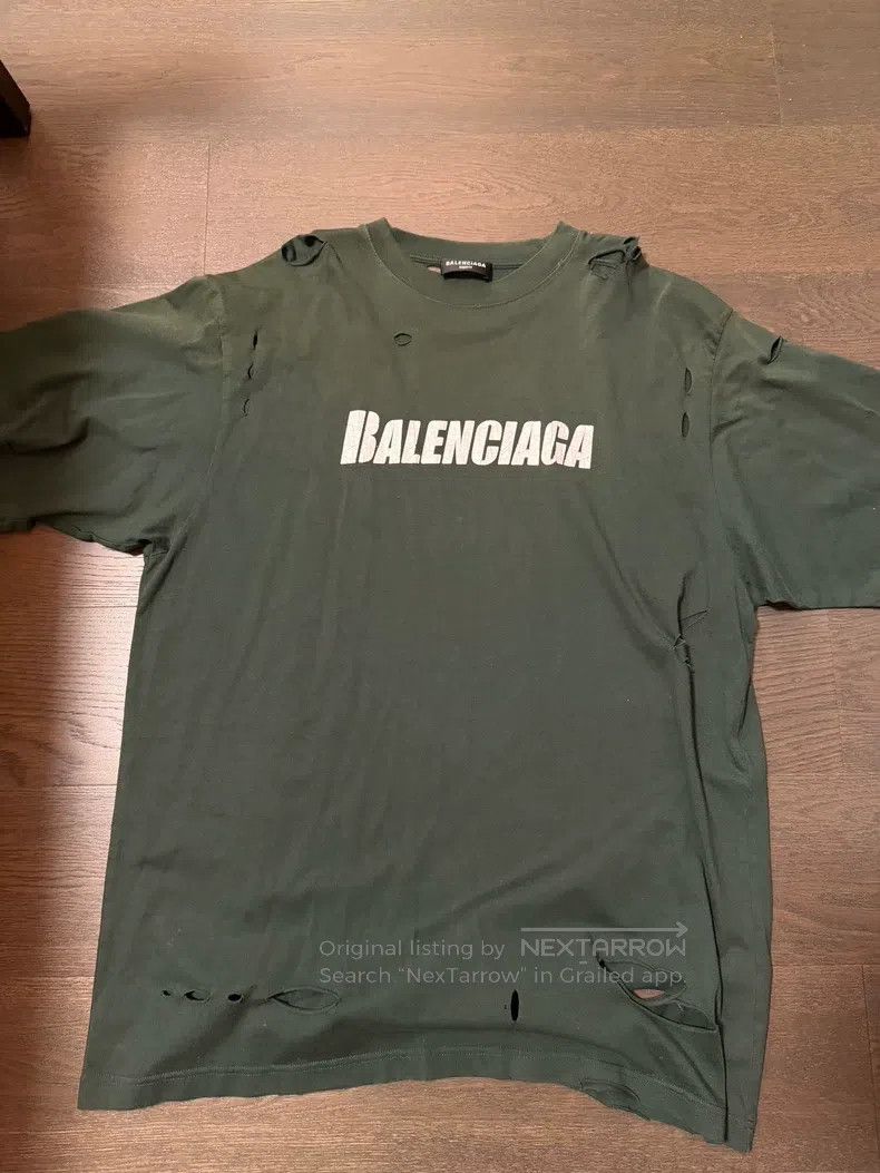 Balenciaga Balenciaga Cracked Hole T-Shirt in Green Size US XS / EU 42 / 0 - 1 Thumbnail