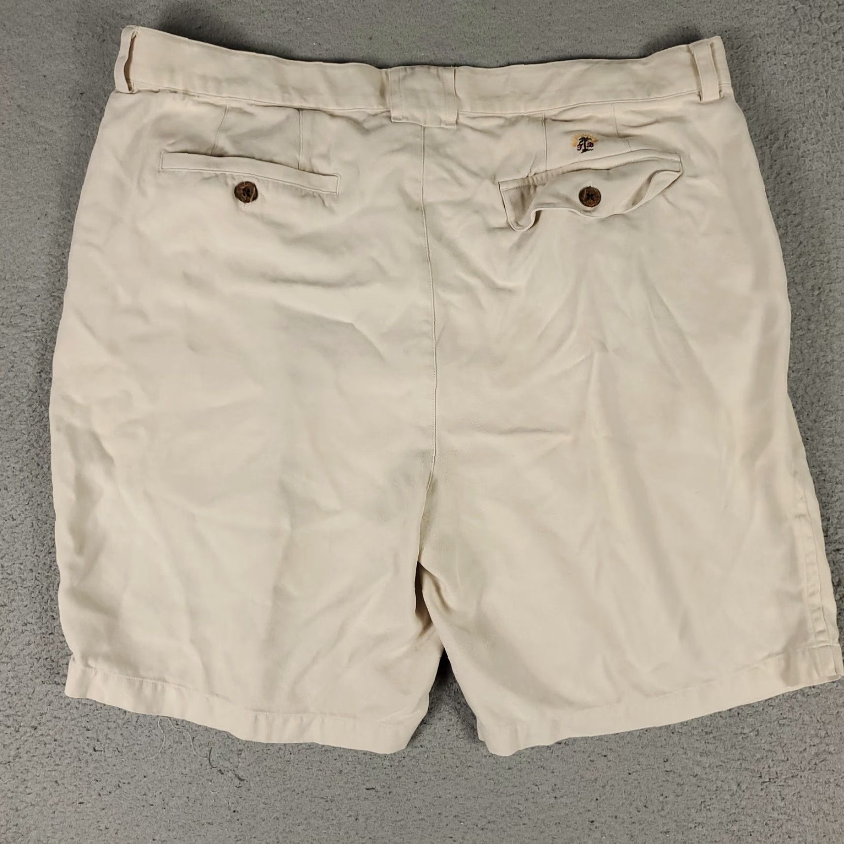 Tommy Bahama VINTAGE Tommy Bahama Shorts Men Size 38 Beige Silk Pleated Chino Casual Dress Seasonal Size US 38 / EU 54 - 7 Thumbnail