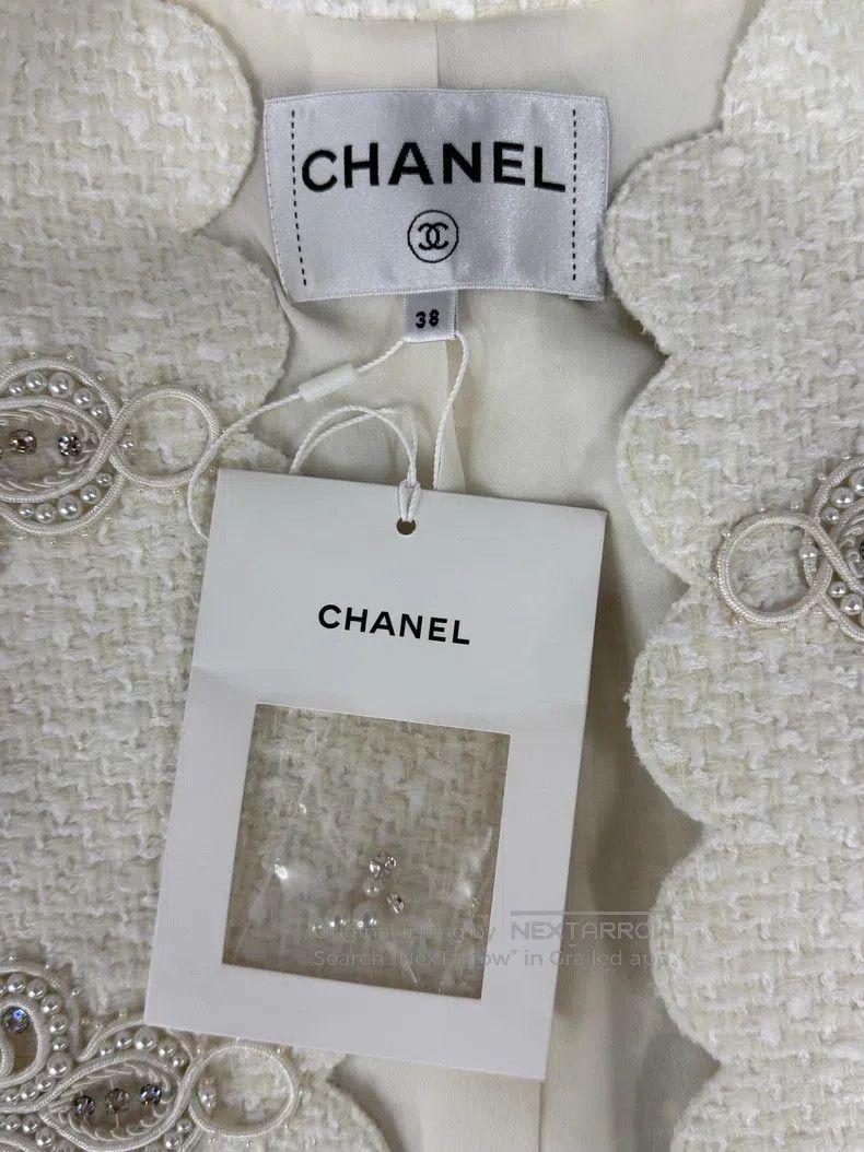 Chanel Chanel 20K Equestrian Series White Wavy Pearl Buckle Jacke Size XS / US 0-2 / IT 36-38 - 4 Thumbnail