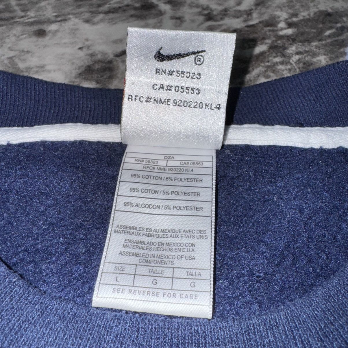 Nike Vintage Nike Embroidered Sweatshirt Blue Grey Size US L / EU 52-54 / 3 - 8 Thumbnail