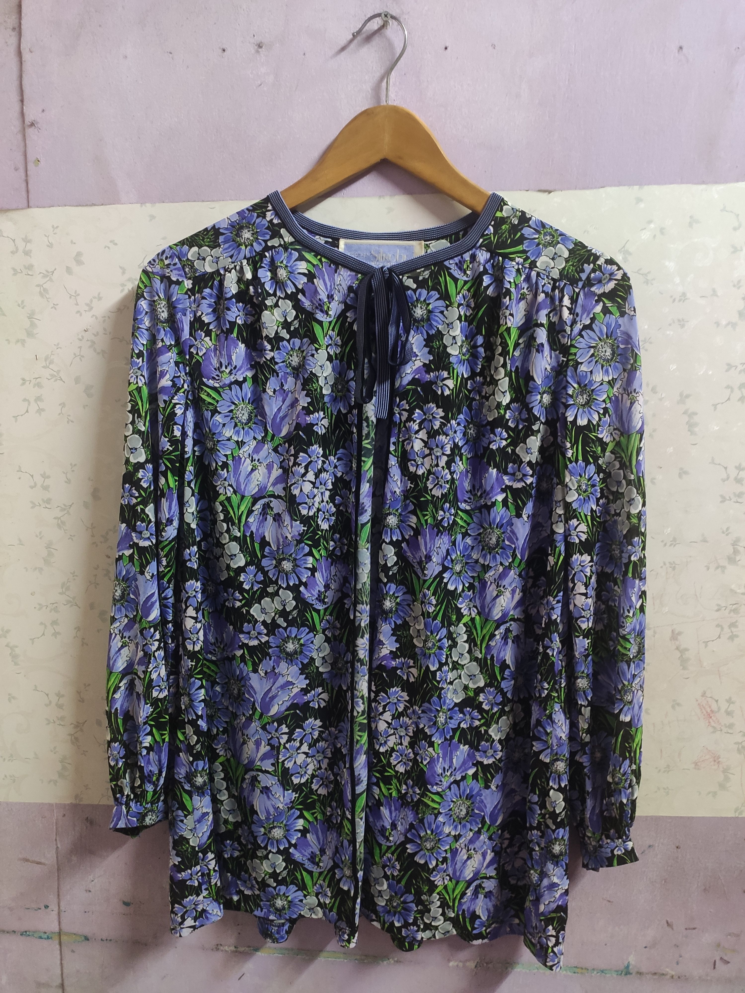 Vintage Longchamps Tricot in Silk Robe Floral Blouse / Cardigan Size M / US 6-8 / IT 42-44 - 1 Thumbnail