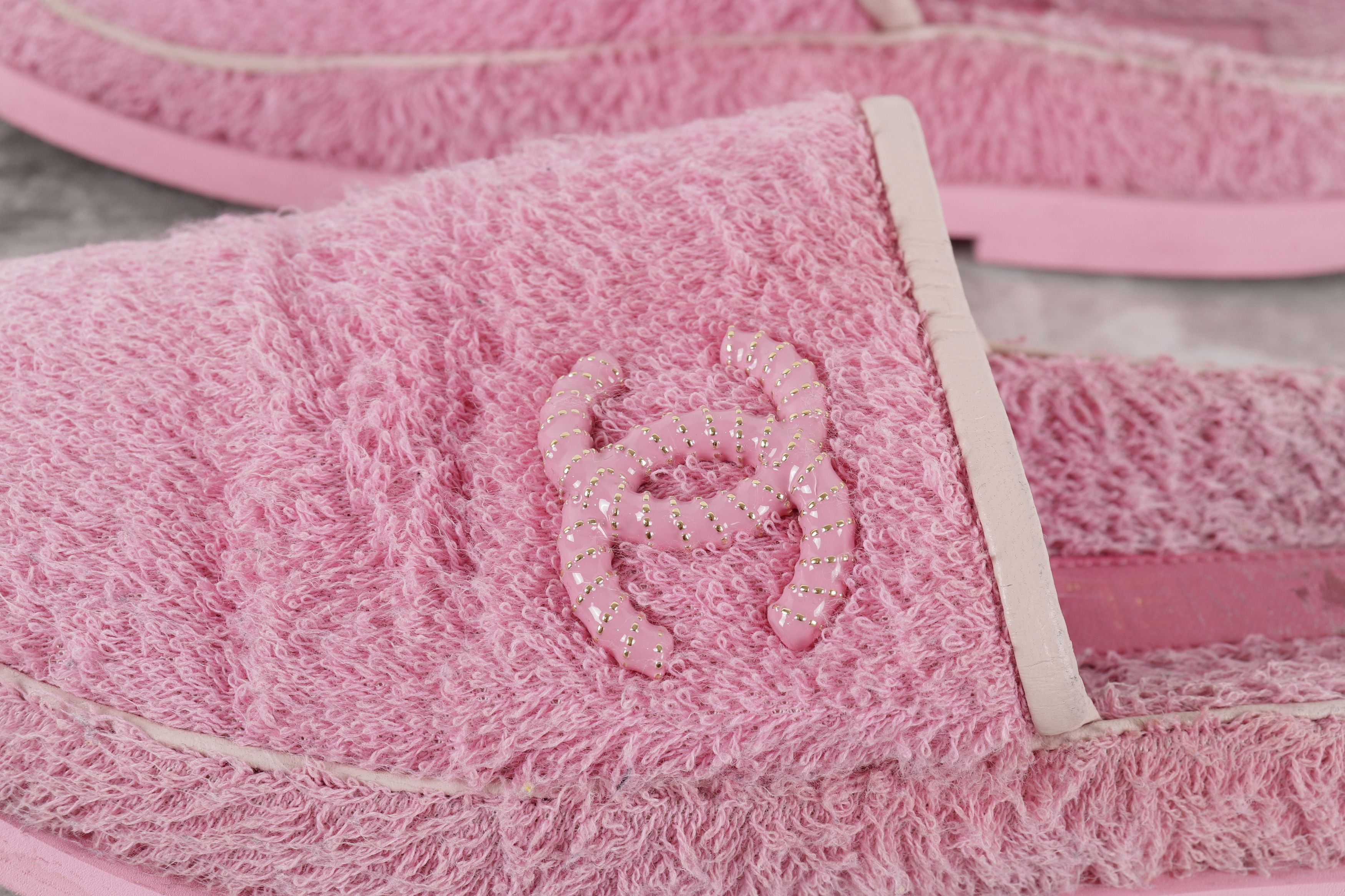 Chanel Chanel CC Logo Pink Terry Slippers Size US 7 / IT 37 - 9 Thumbnail