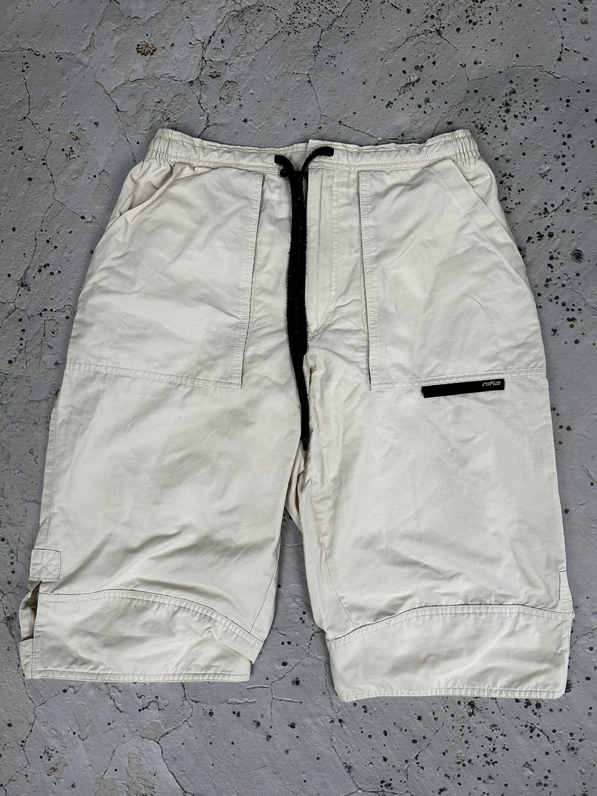Nike Vintage Nike Y2K 00s Nylon Shorts Rap Streetwear Hype Size US 32 / EU 48 - 1 Thumbnail