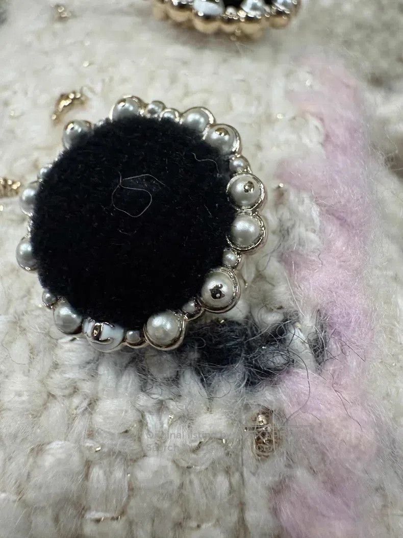 Chanel Chanel 21A Castle Series White Pink Dot Knitted Round-neck Size XS / US 0-2 / IT 36-38 - 6 Thumbnail