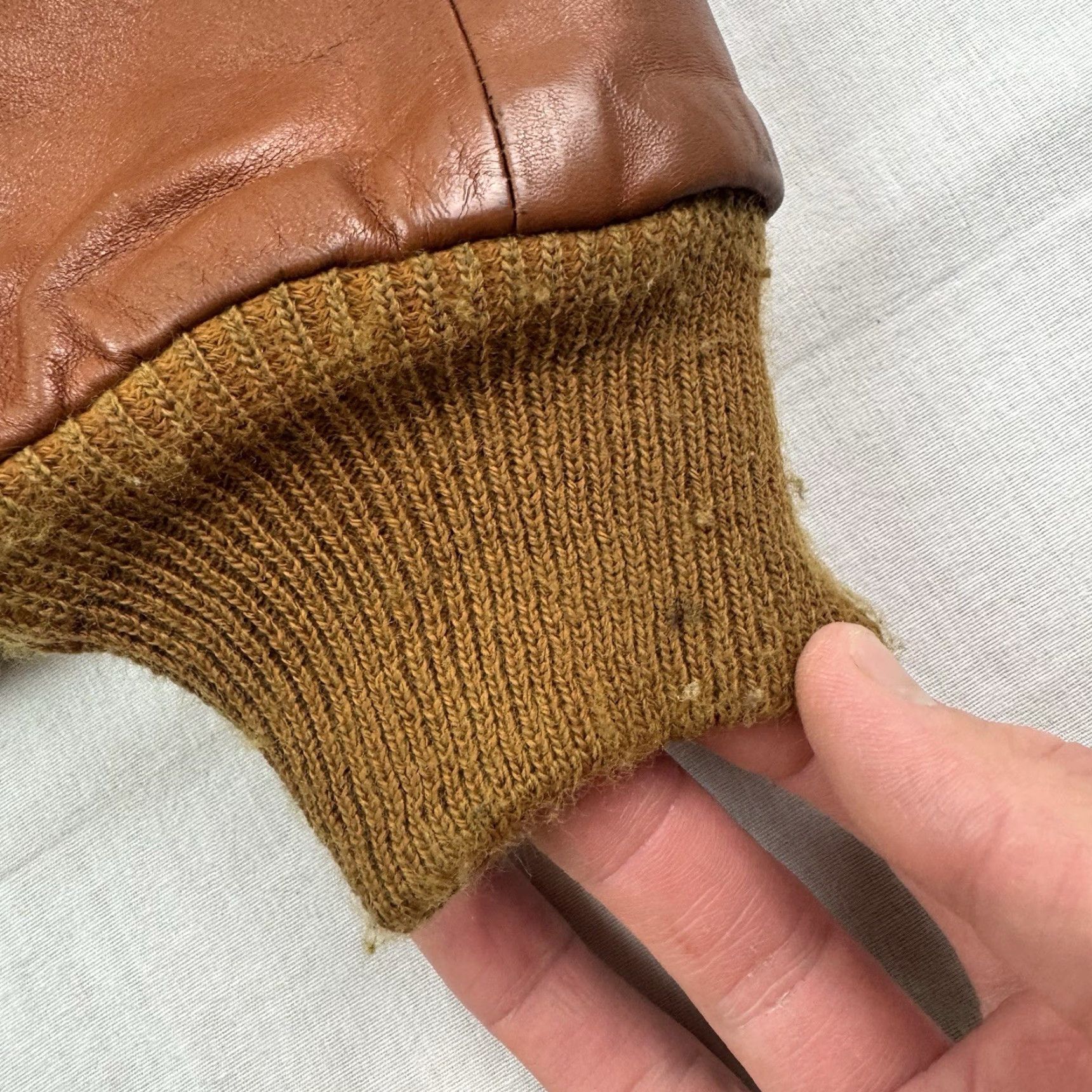 Vintage VINTAGE William Barry Leather Bomber Jacket Adult 40 Brown Sherpa Lined 1970s USA Mens Size US XXS / EU 40 - 2 Thumbnail