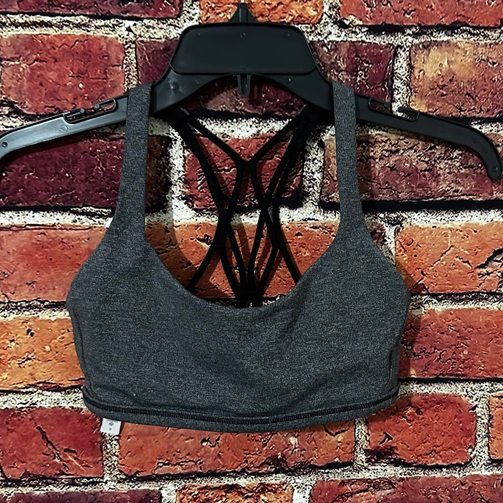 Lululemon lululemon sports bra size 4 Size S / US 4 / IT 40 - 1 Thumbnail