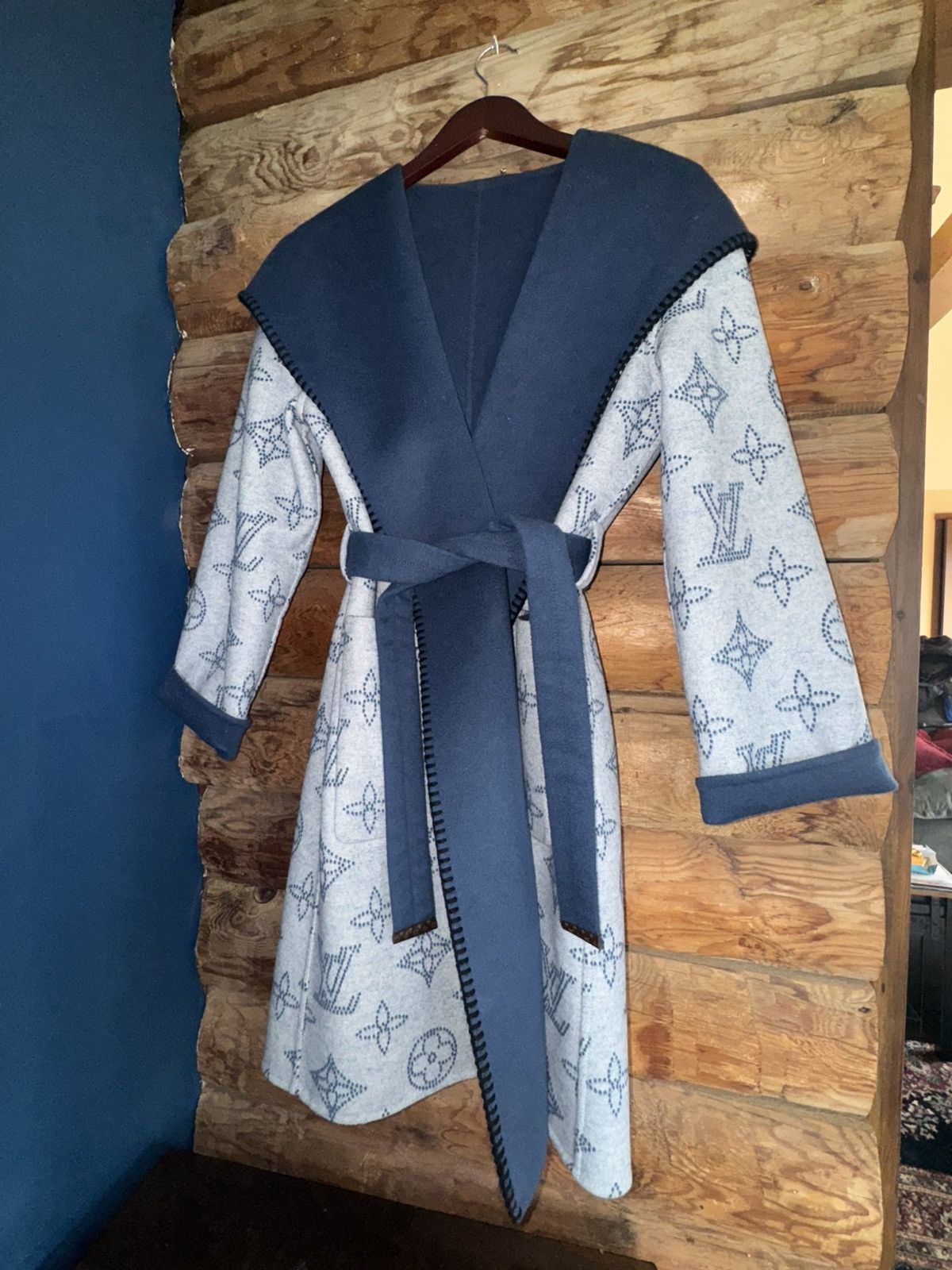 Louis Vuitton Hooded Reversible Louis Vuitton Coat Size M / US 6-8 / IT 42-44 - 2 Thumbnail