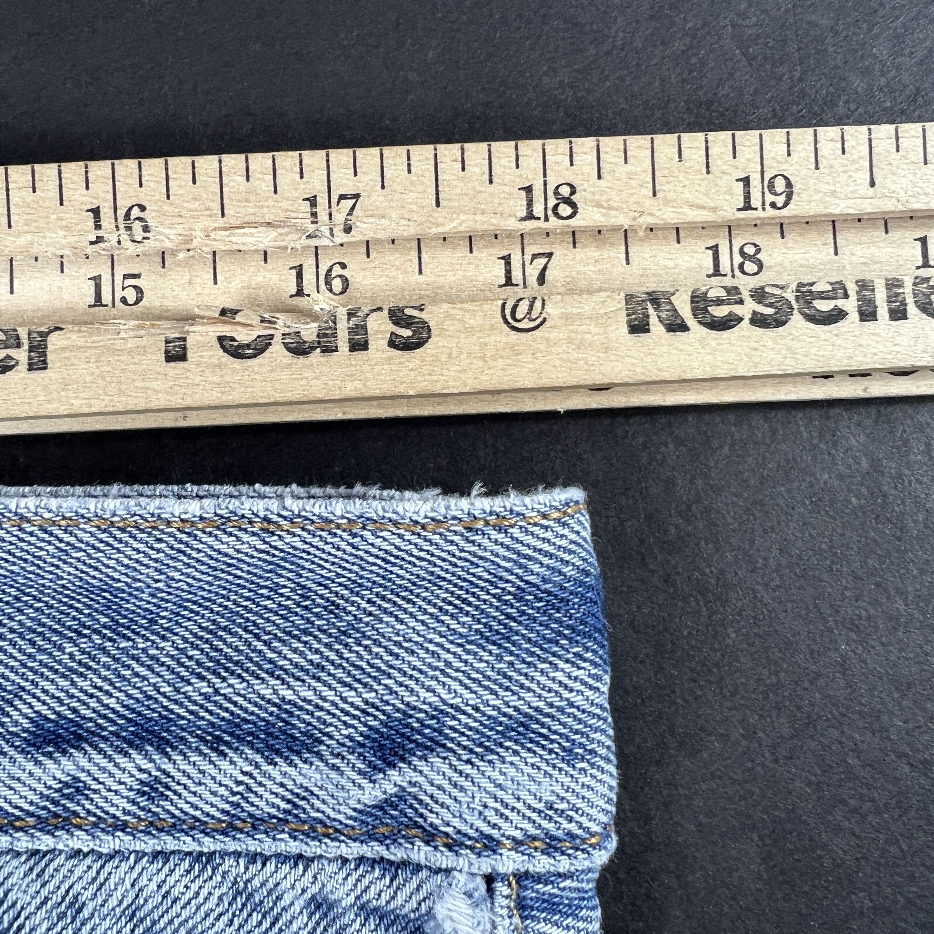 Y2K Levi's Jeans 550 Relaxed Blue Faded Thrashed Denim