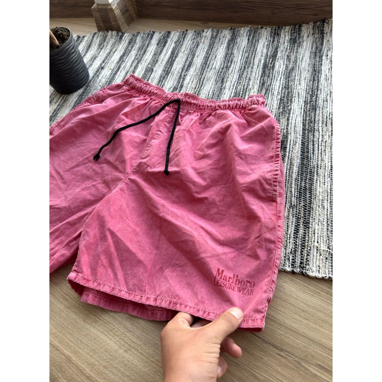 Marlboro VINTAGE Marlboro Shorts Nylon Pink 90s Men M Fashion Casual Sports Logo Lounge Wear Size US 31 - 3 Thumbnail